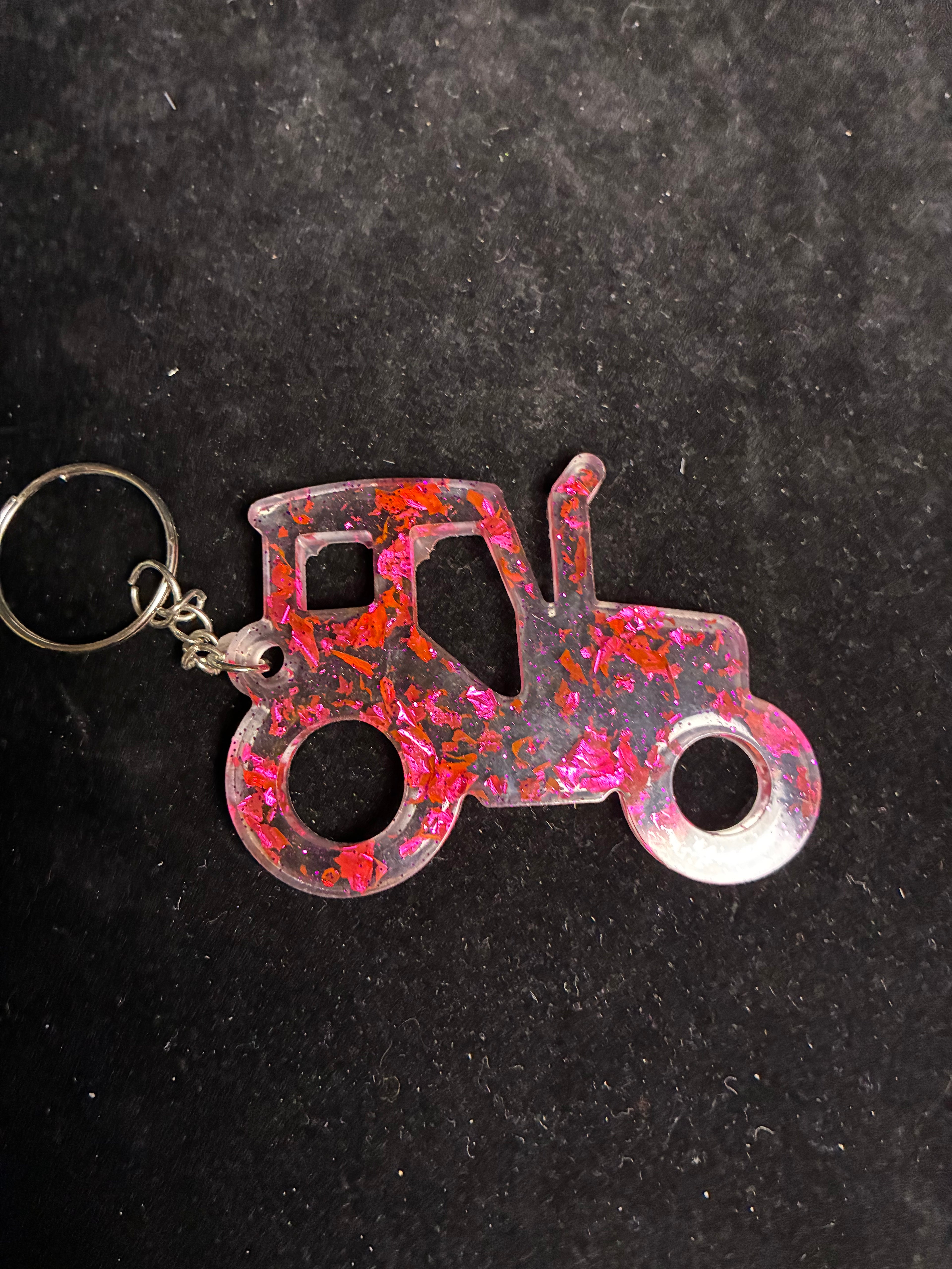 Porte clé tracteur rose LES MERVEILLES DE SONIA