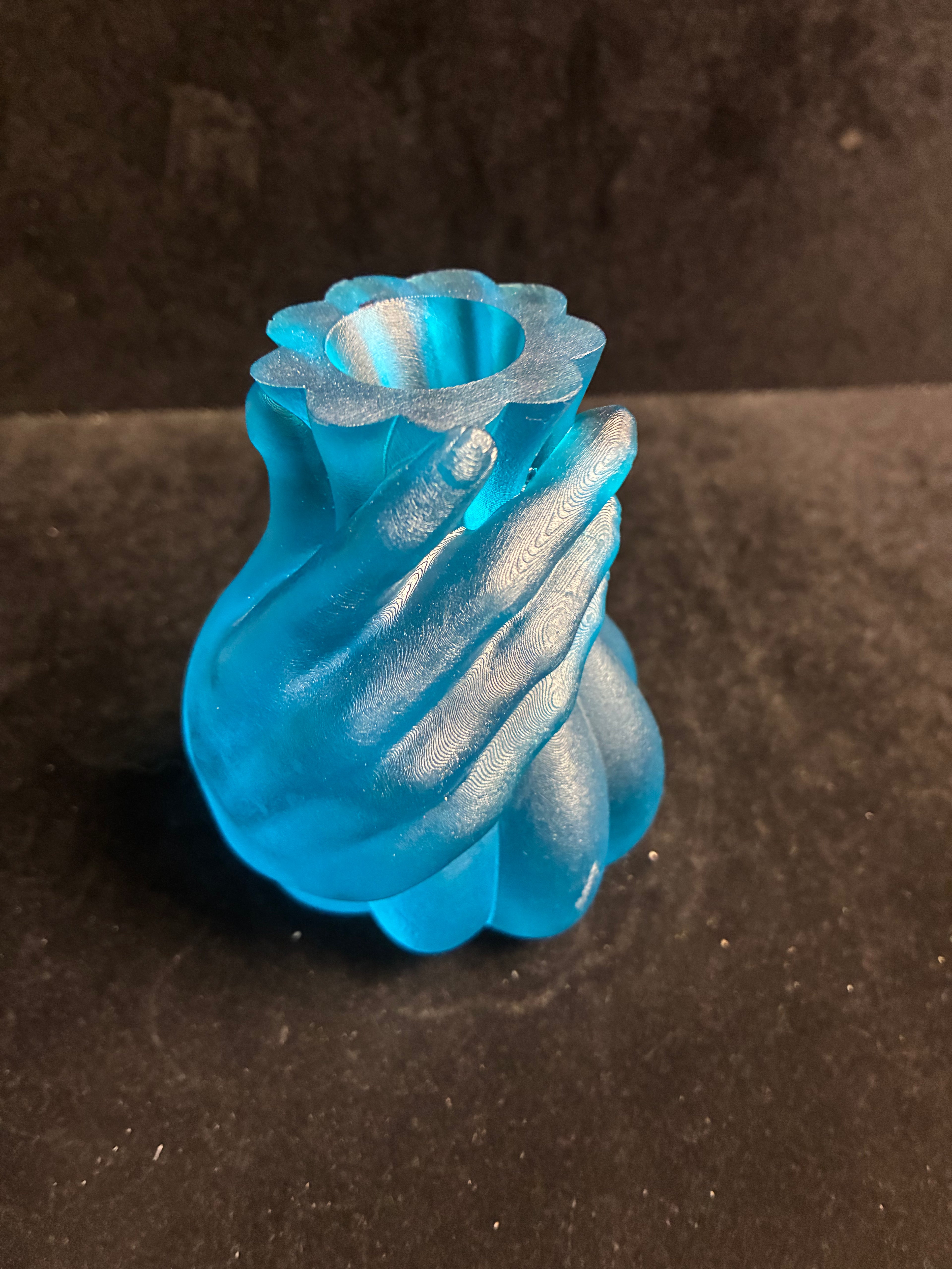 Petit vase main bleu LES MERVEILLES DE SONIA