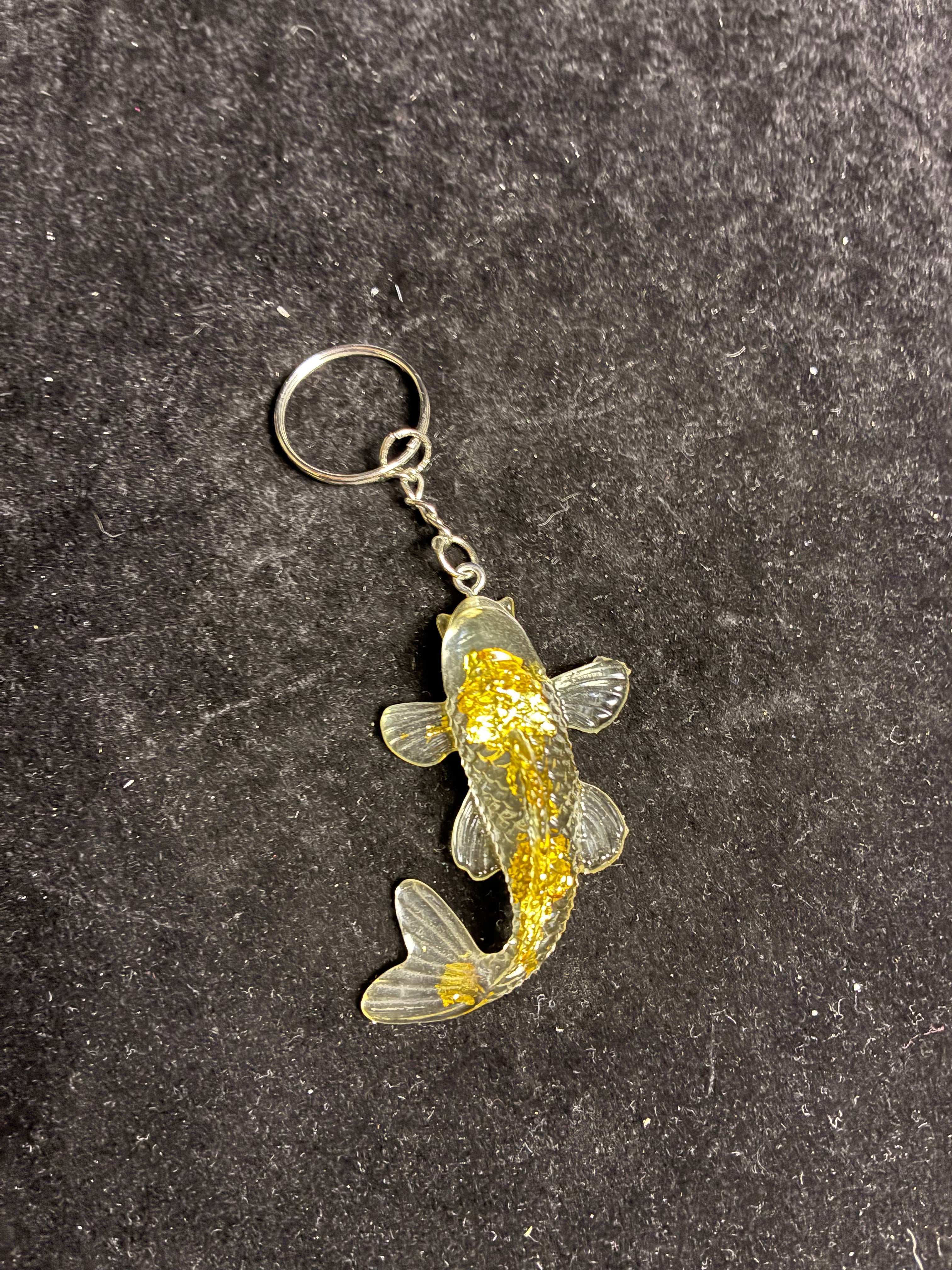Porte clé poisson feuille d’or LES MERVEILLES DE SONIA