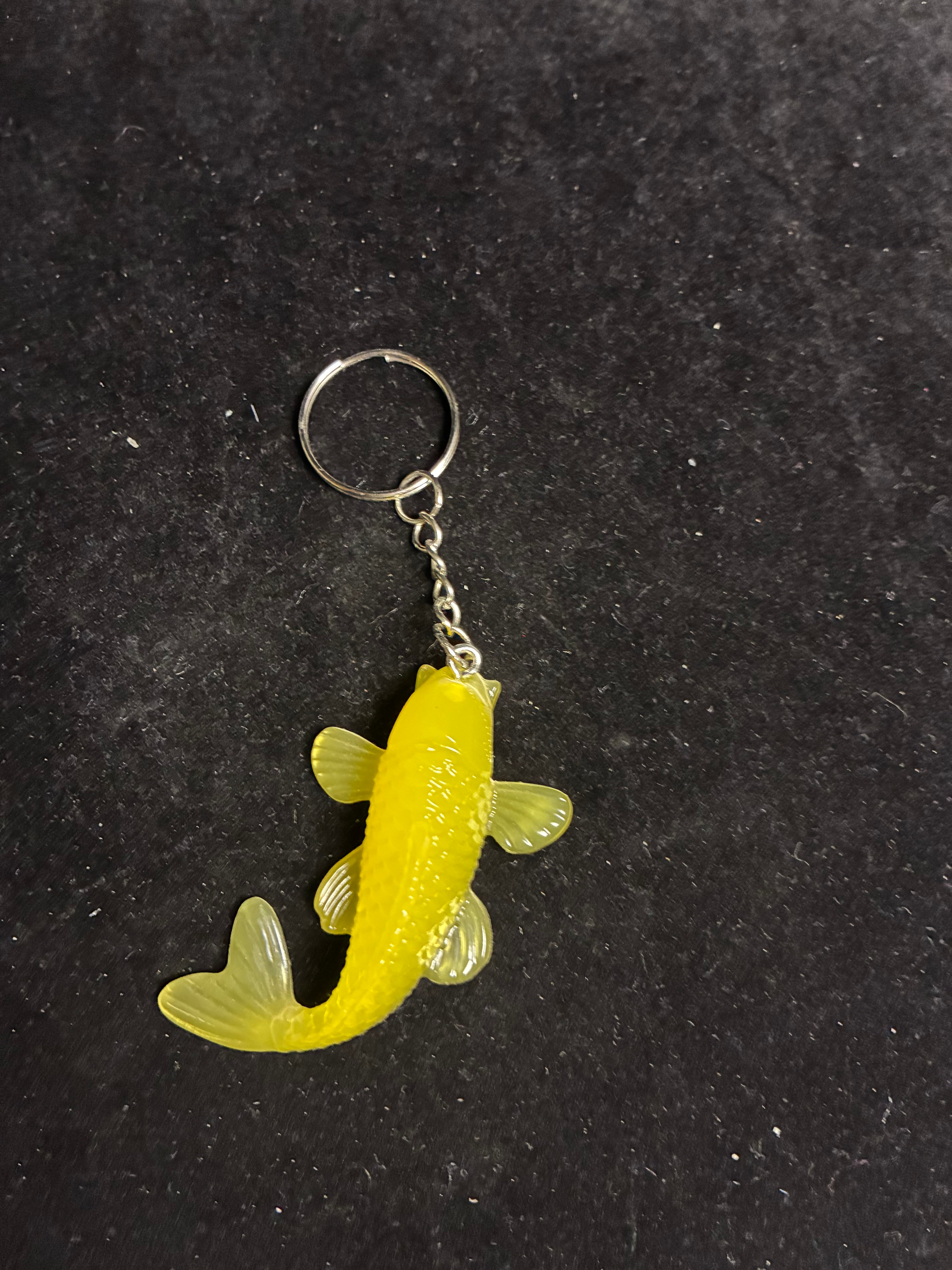 Porte clé poisson jaune LES MERVEILLES DE SONIA