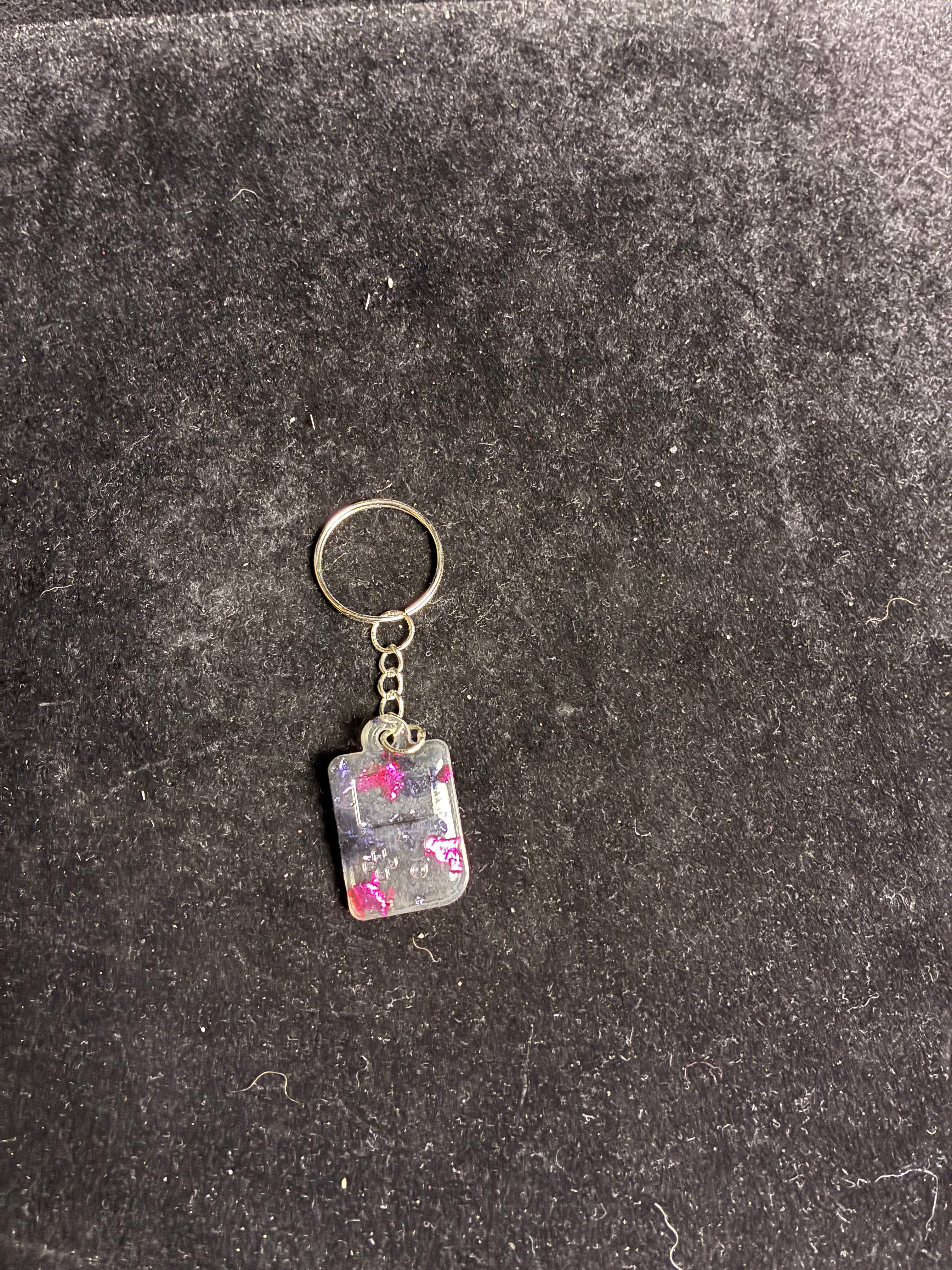 Porte clé manette rectangulaire rose et noire LES MERVEILLES DE SONIA