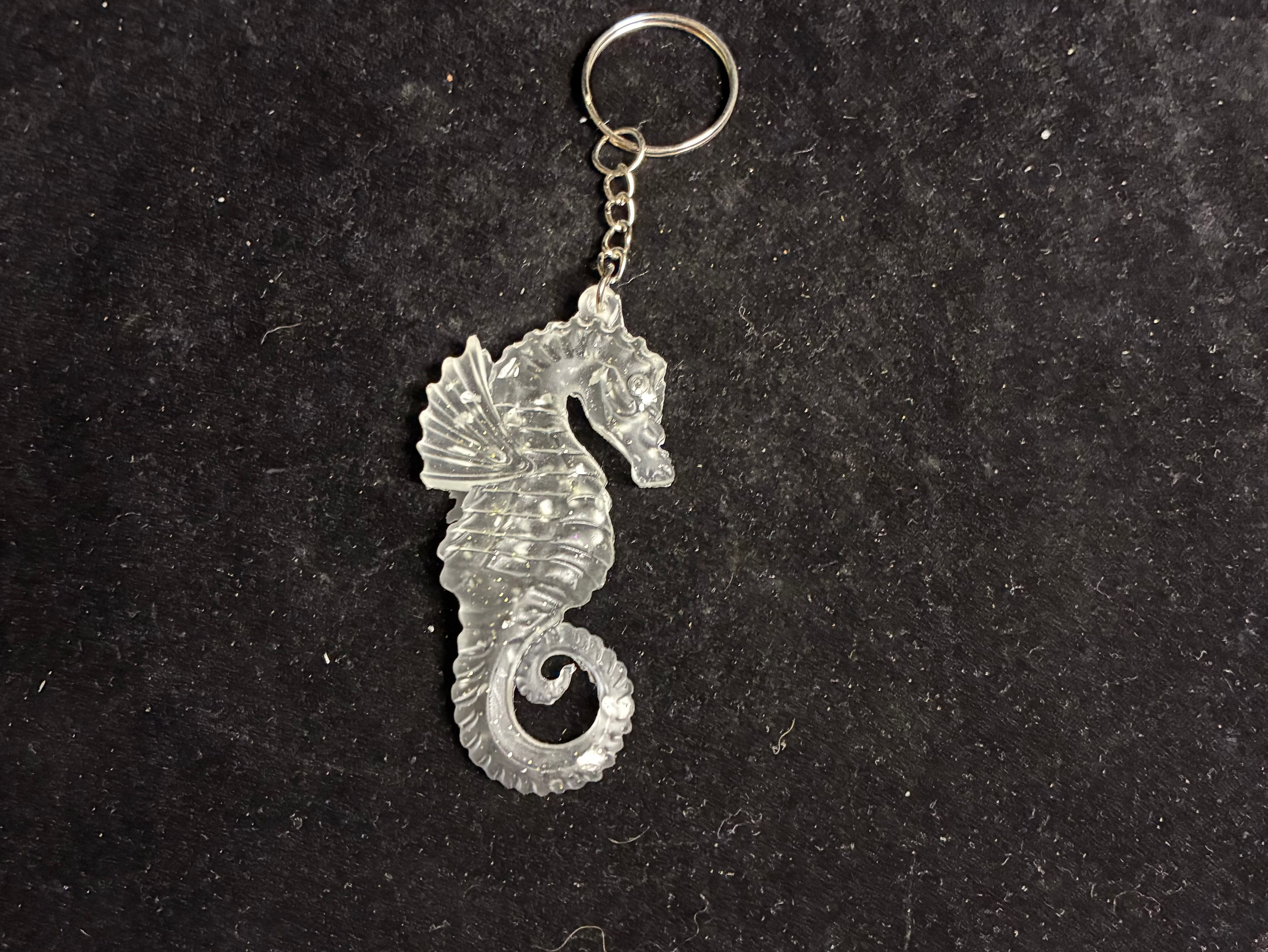 Porte clé hippocampe gris LES MERVEILLES DE SONIA
