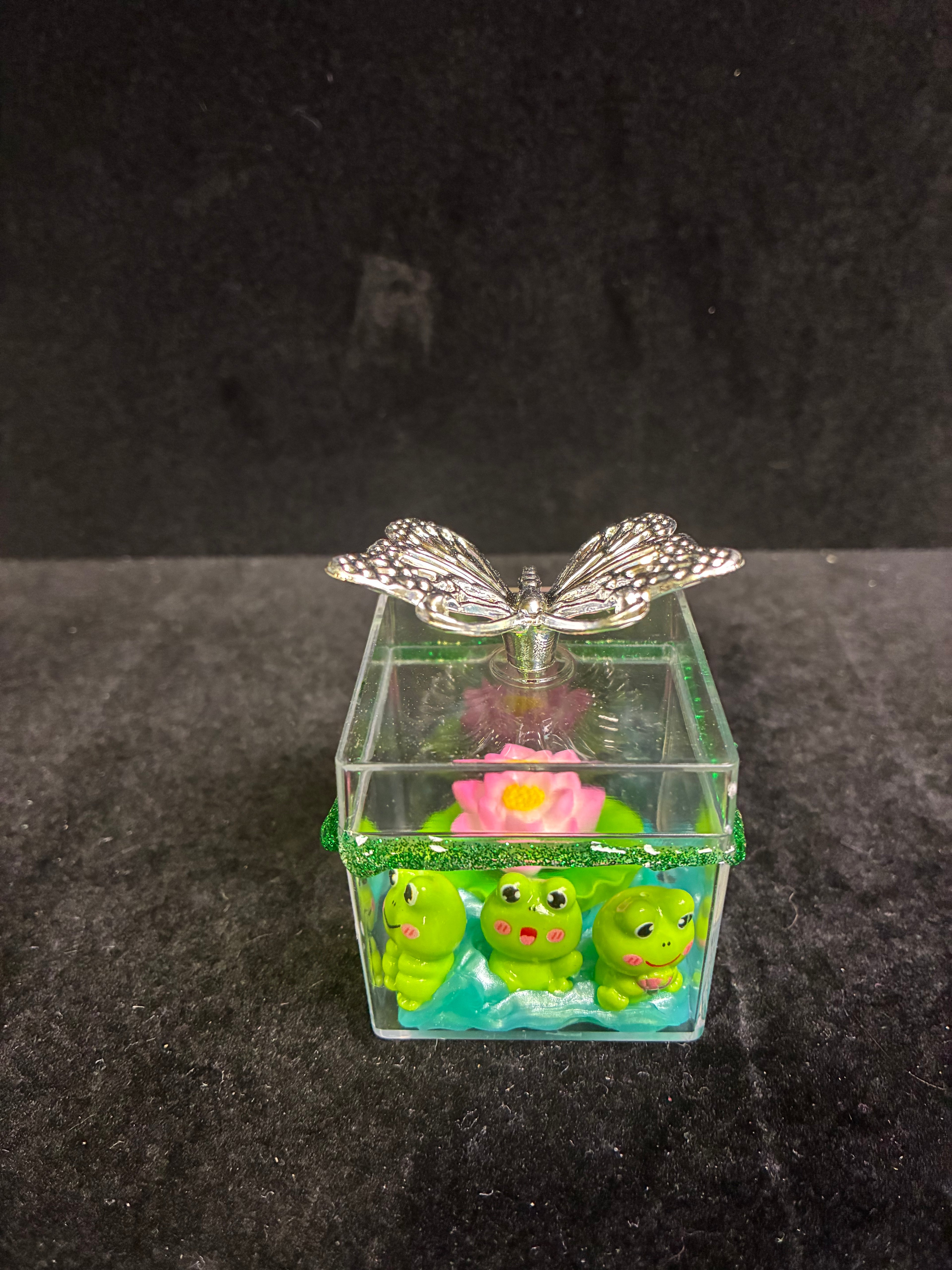 Boîte papillon grenouille LES MERVEILLES DE SONIA