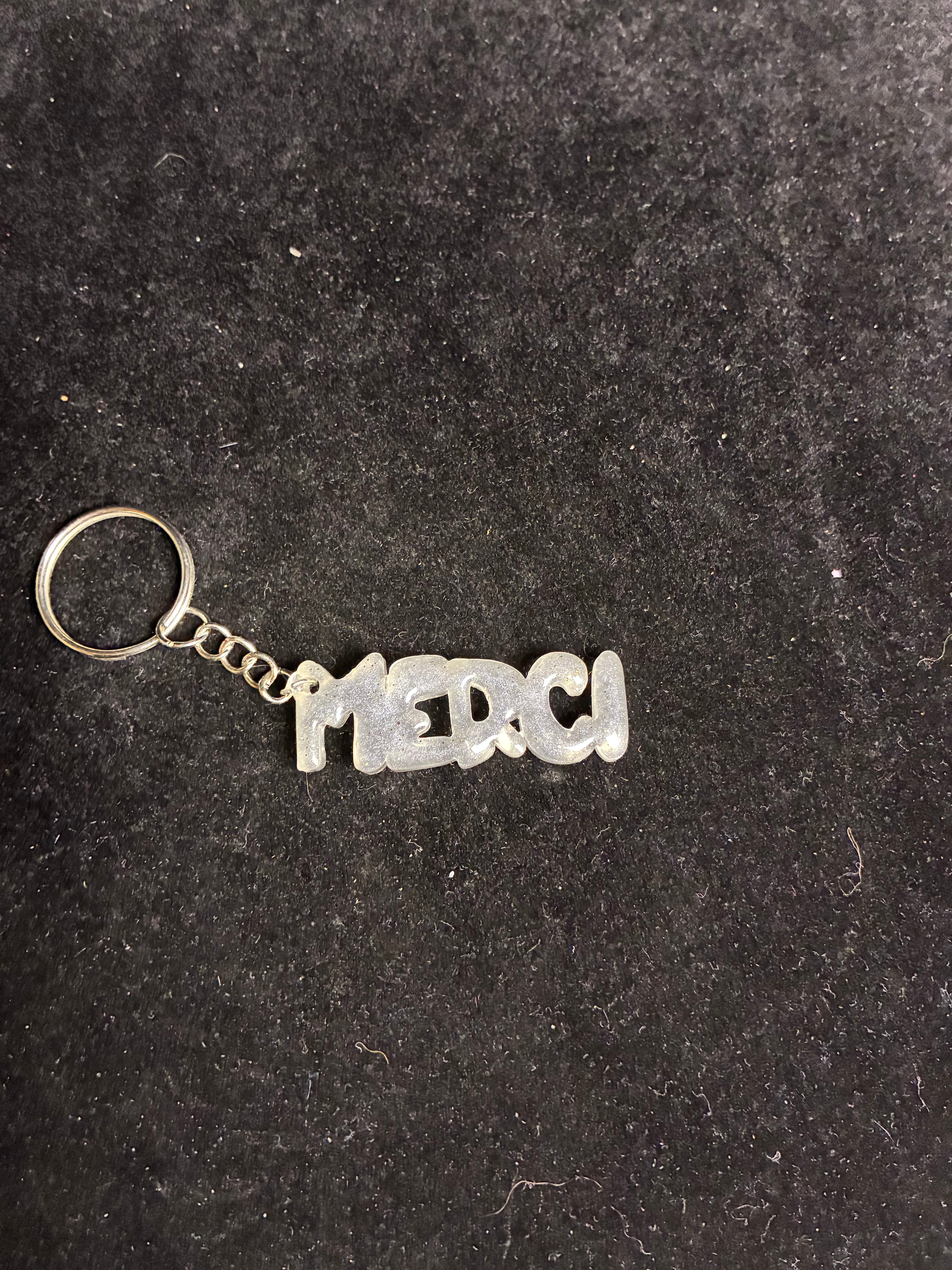 Porte clé merci blanc résine LES MERVEILLES DE SONIA