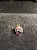 Porte clé fleur noir et rose résine LES MERVEILLES DE SONIA