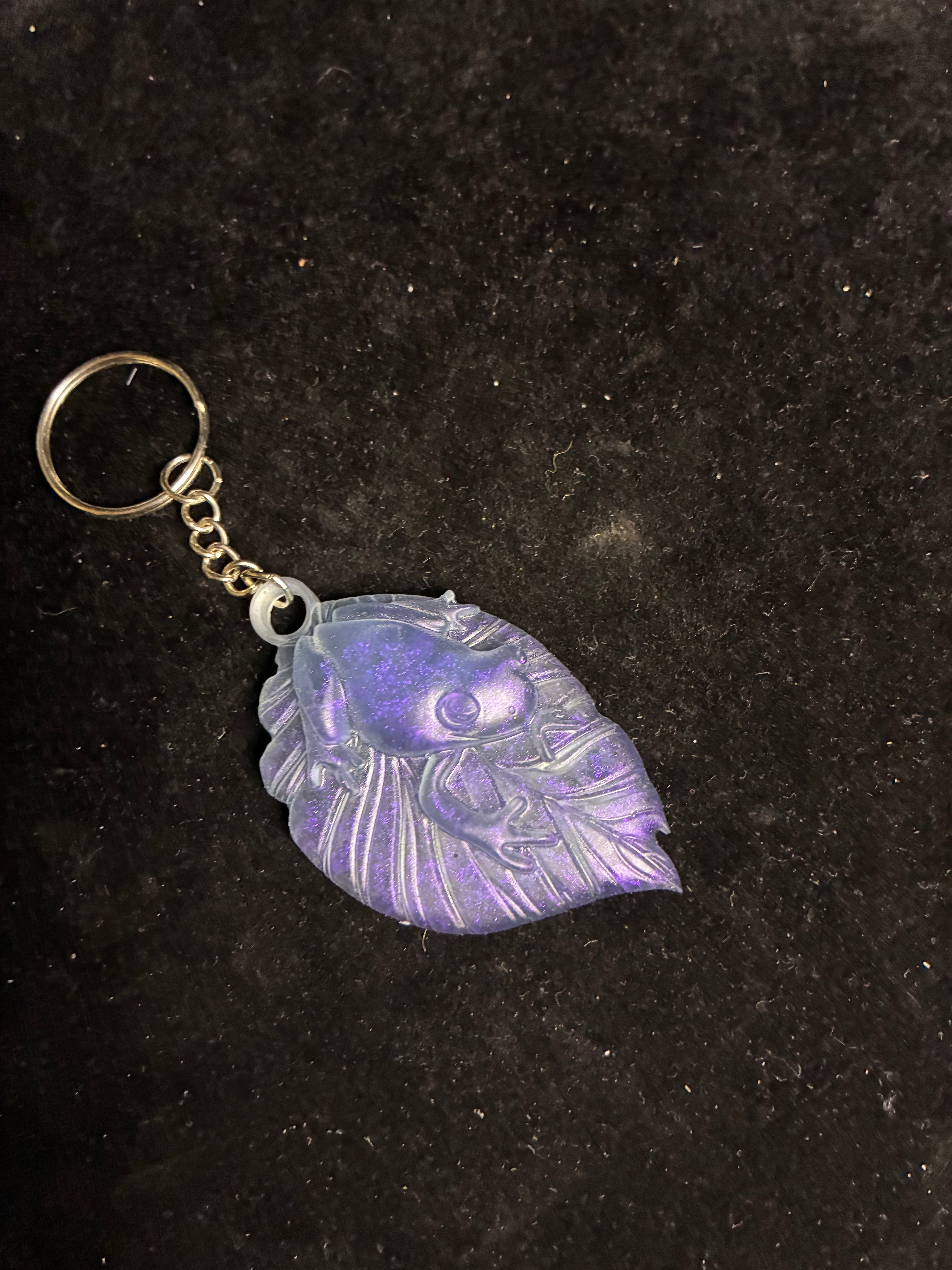 Porte clé grenouille violet résine LES MERVEILLES DE SONIA
