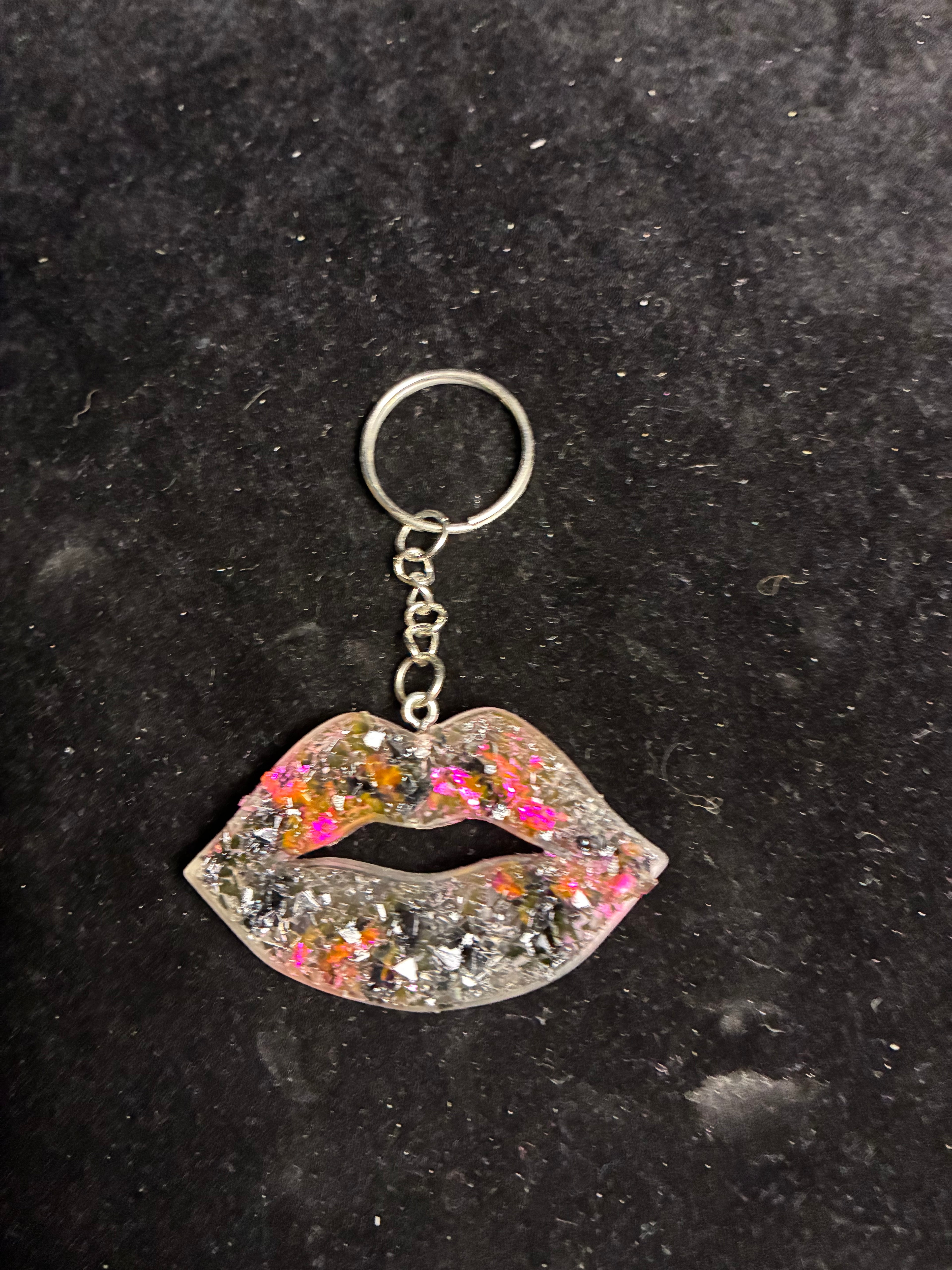 Porte clé bouche transparente feuille d’or rose et noir LES MERVEILLES DE SONIA