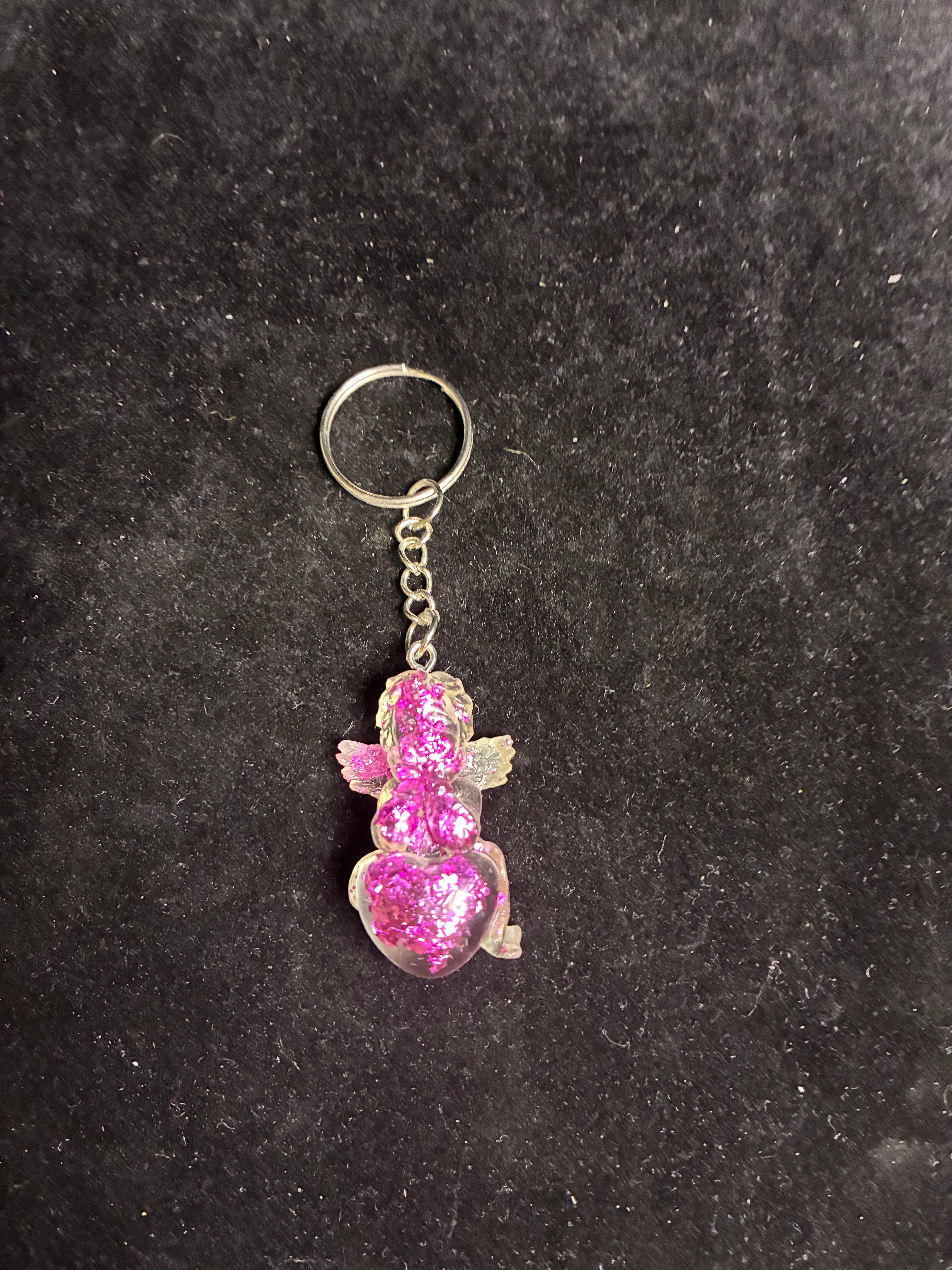 Porte clé ange cœur assis fushia LES MERVEILLES DE SONIA