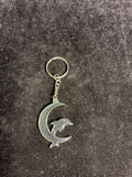 Porte clé lune dauphin LES MERVEILLES DE SONIA