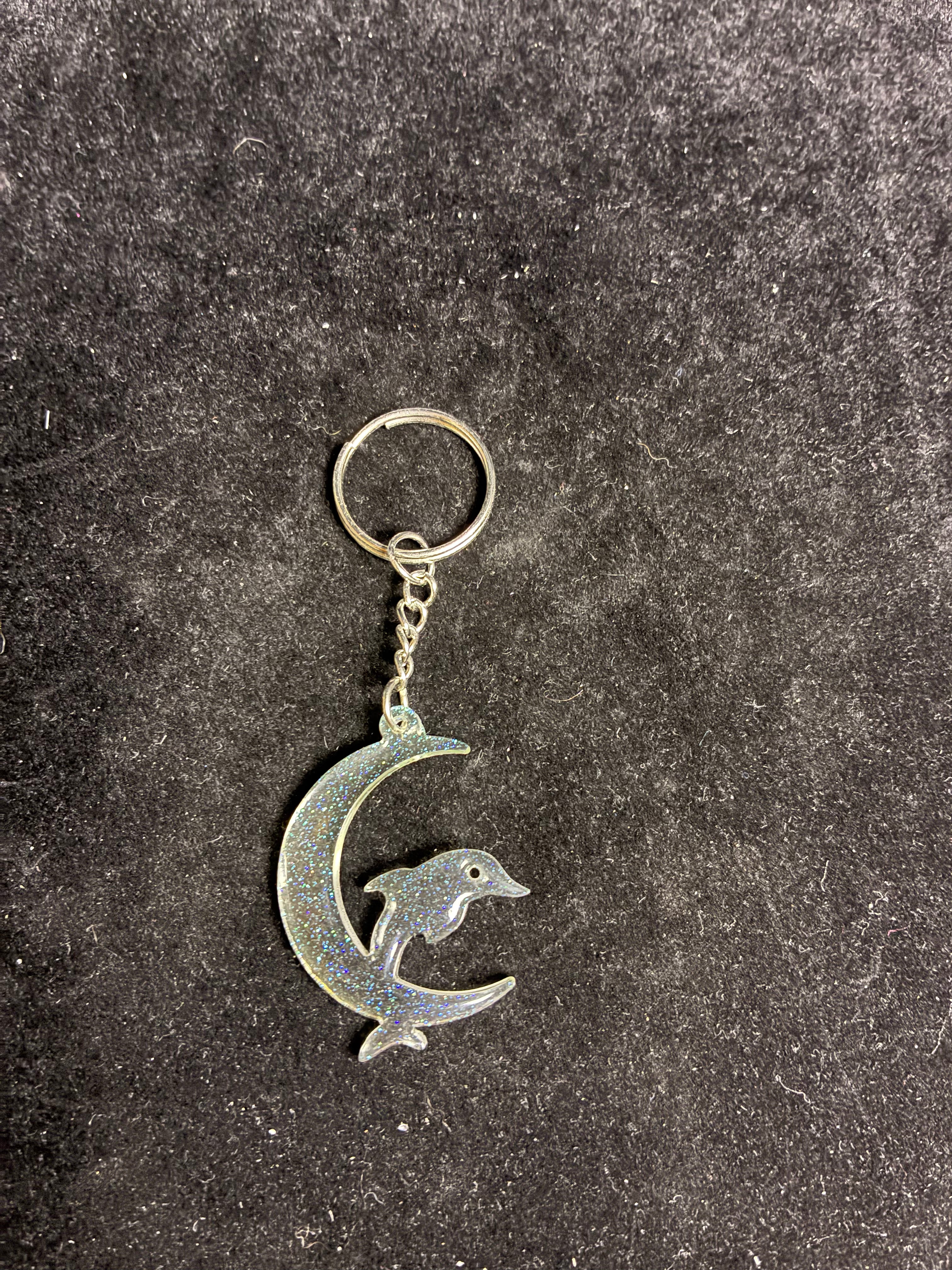 Porte clé lune dauphin LES MERVEILLES DE SONIA