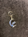 Porte clé lune dauphin bleu LES MERVEILLES DE SONIA