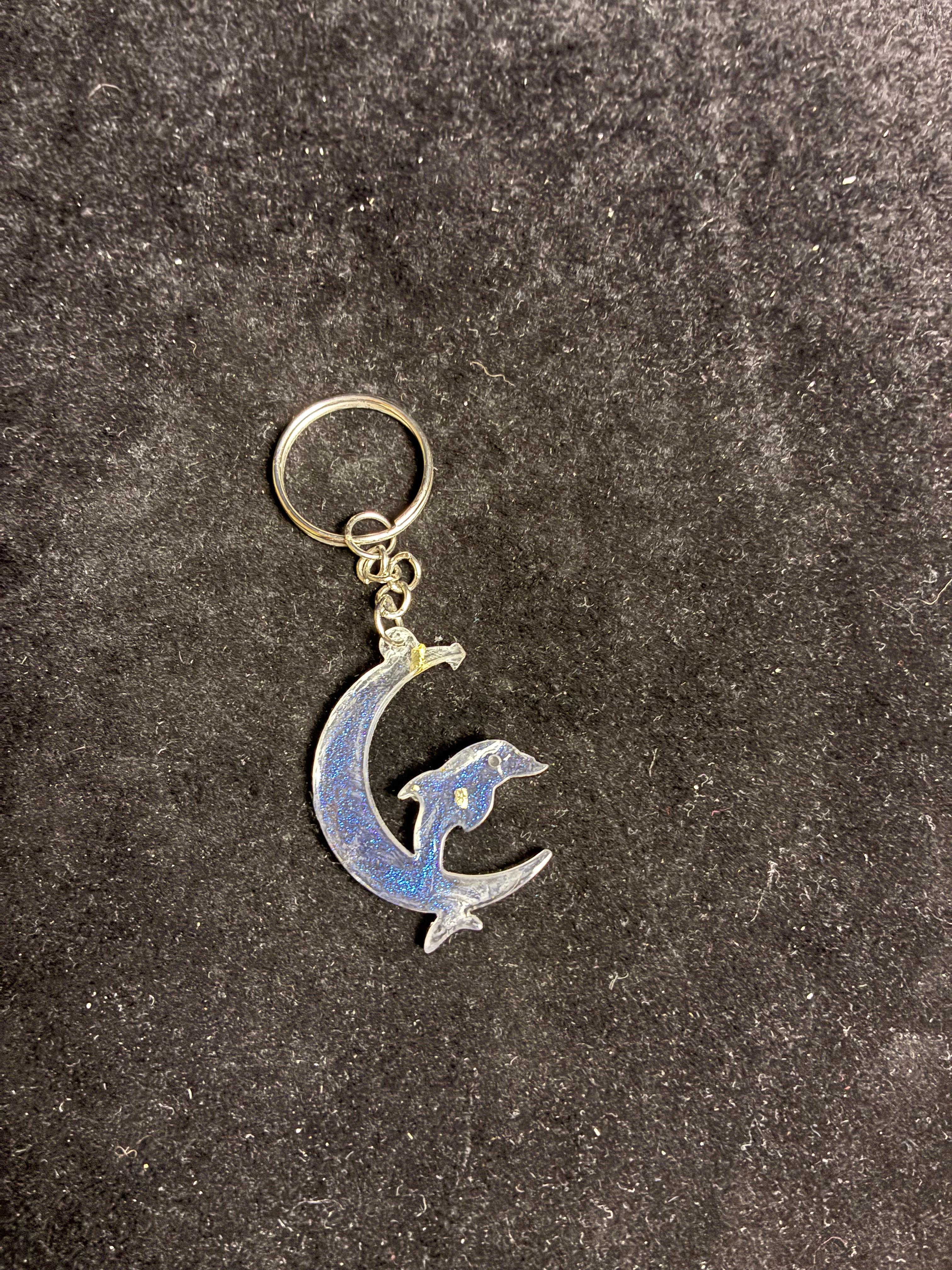 Porte clé lune dauphin bleu LES MERVEILLES DE SONIA