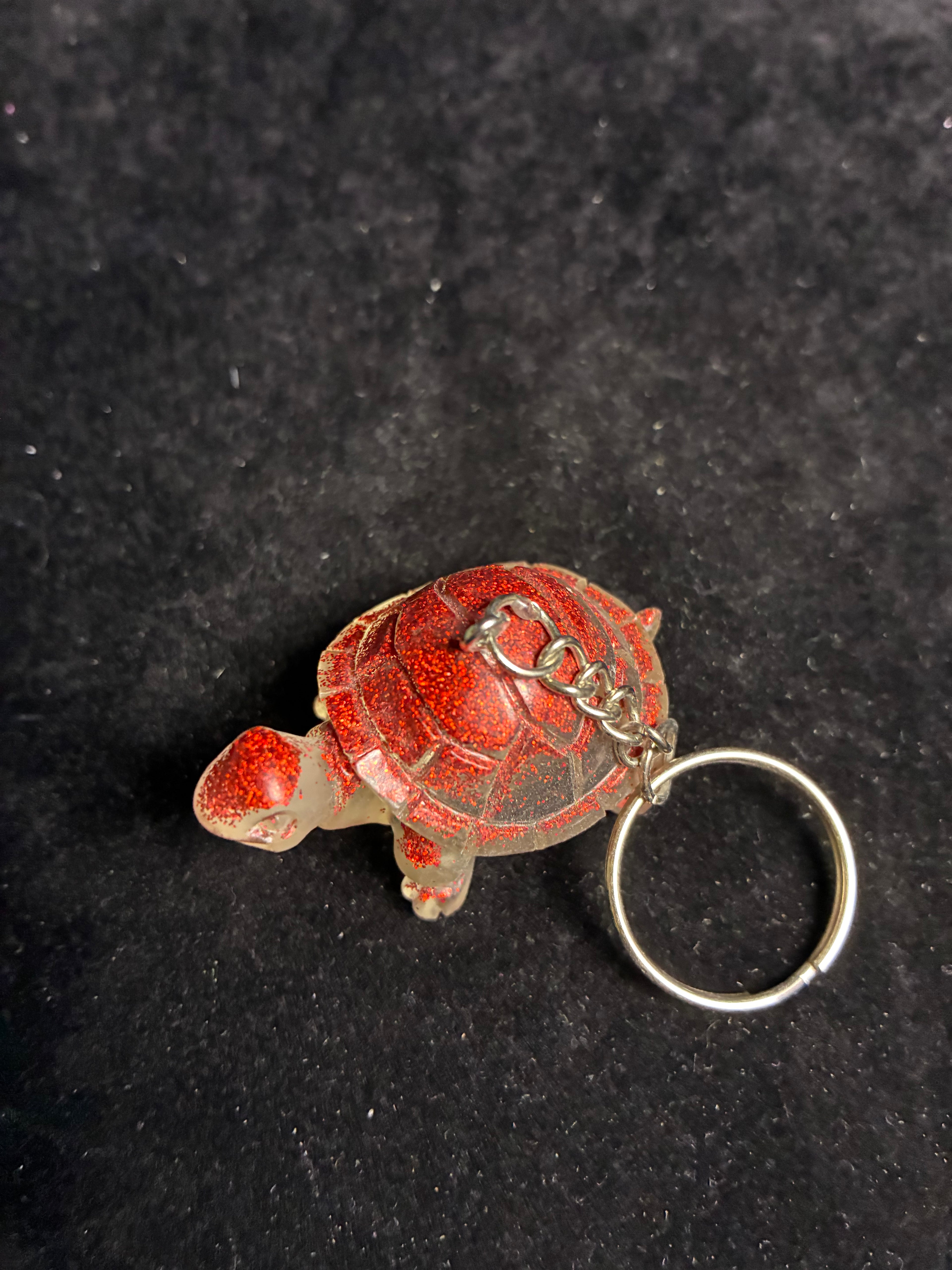 Porte clé tortue rouge LES MERVEILLES DE SONIA