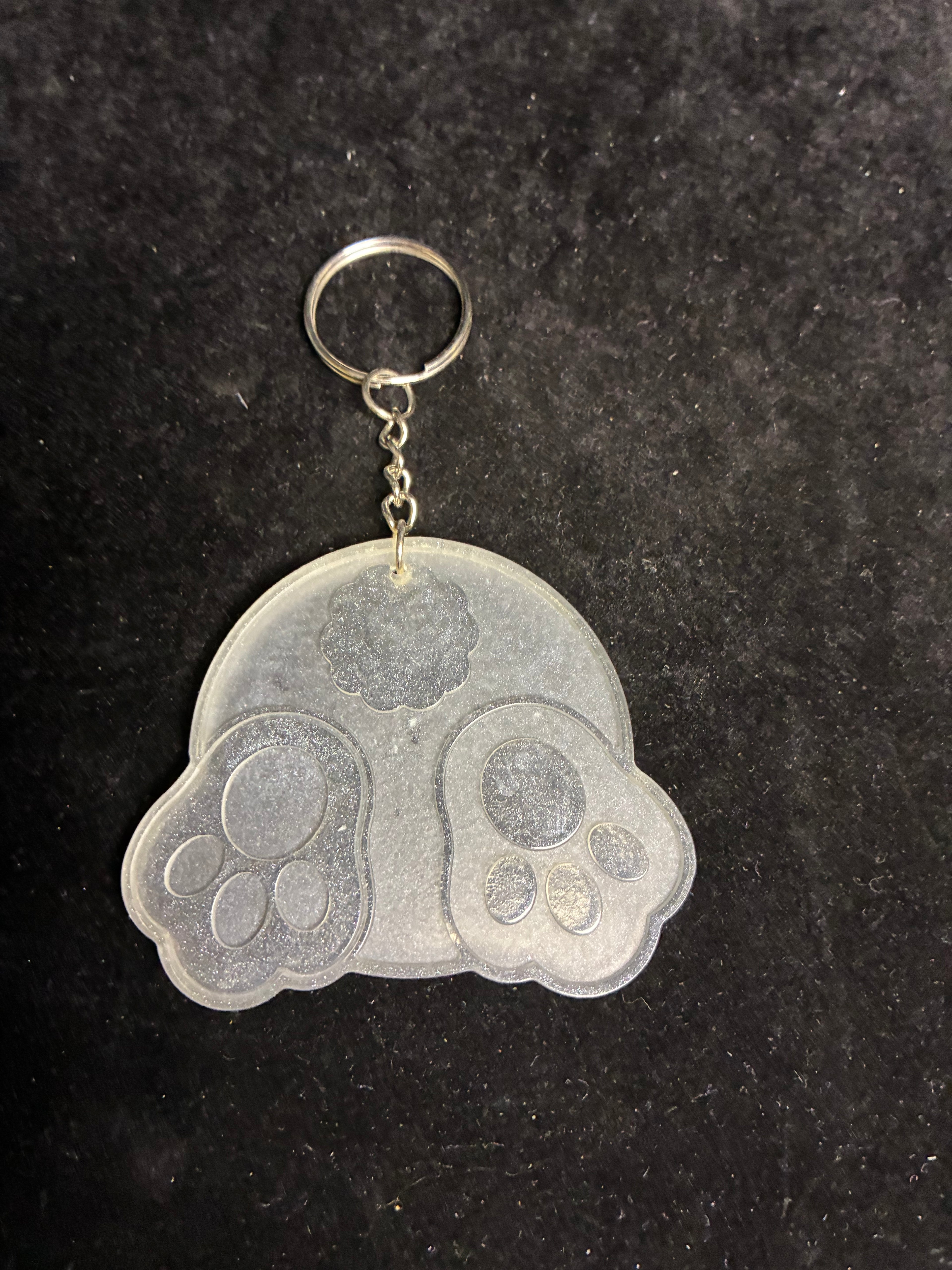 Porte clé pattes de chien blanc LES MERVEILLES DE SONIA