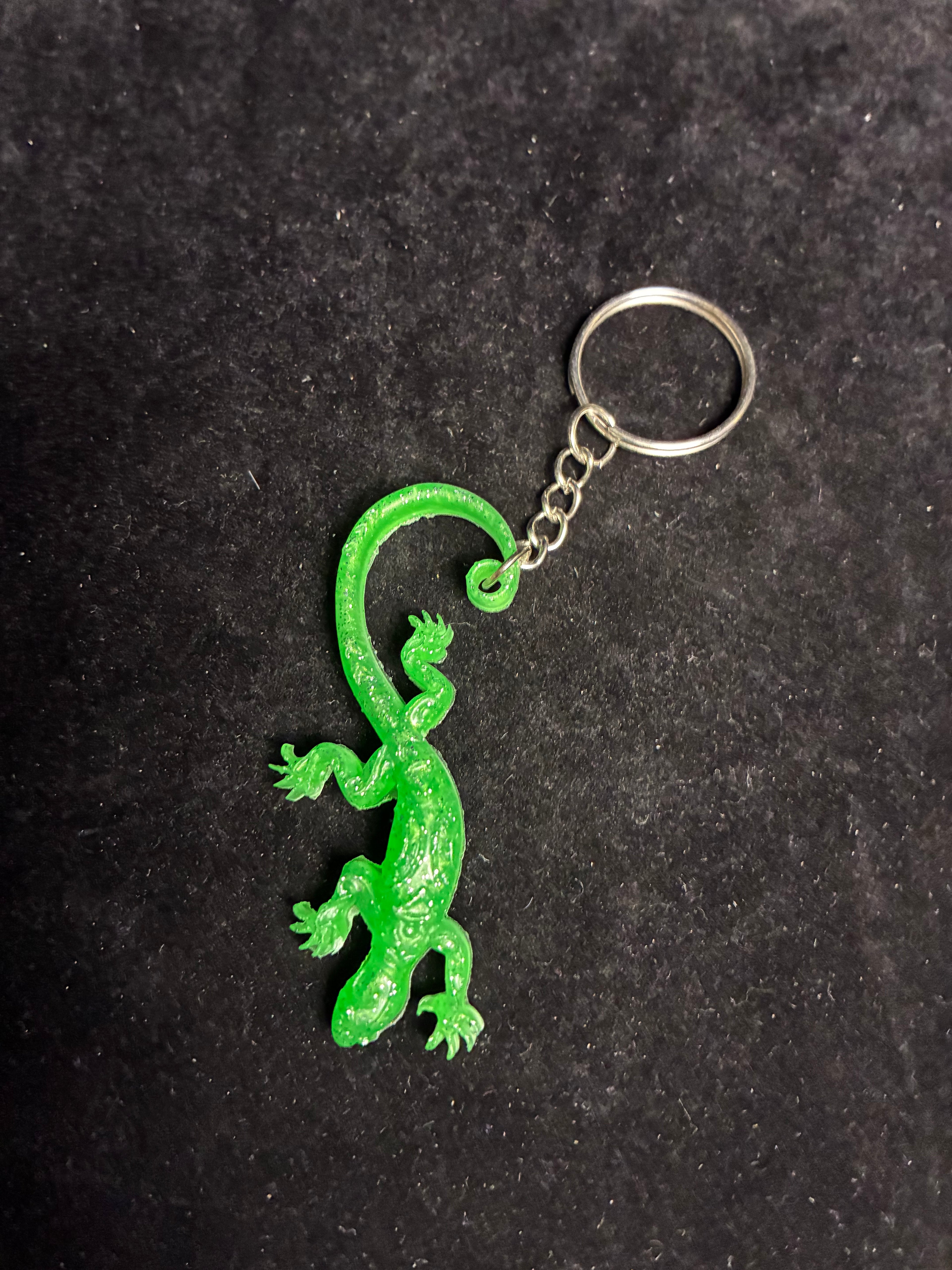 Porte clé salamandre vert foncé LES MERVEILLES DE SONIA