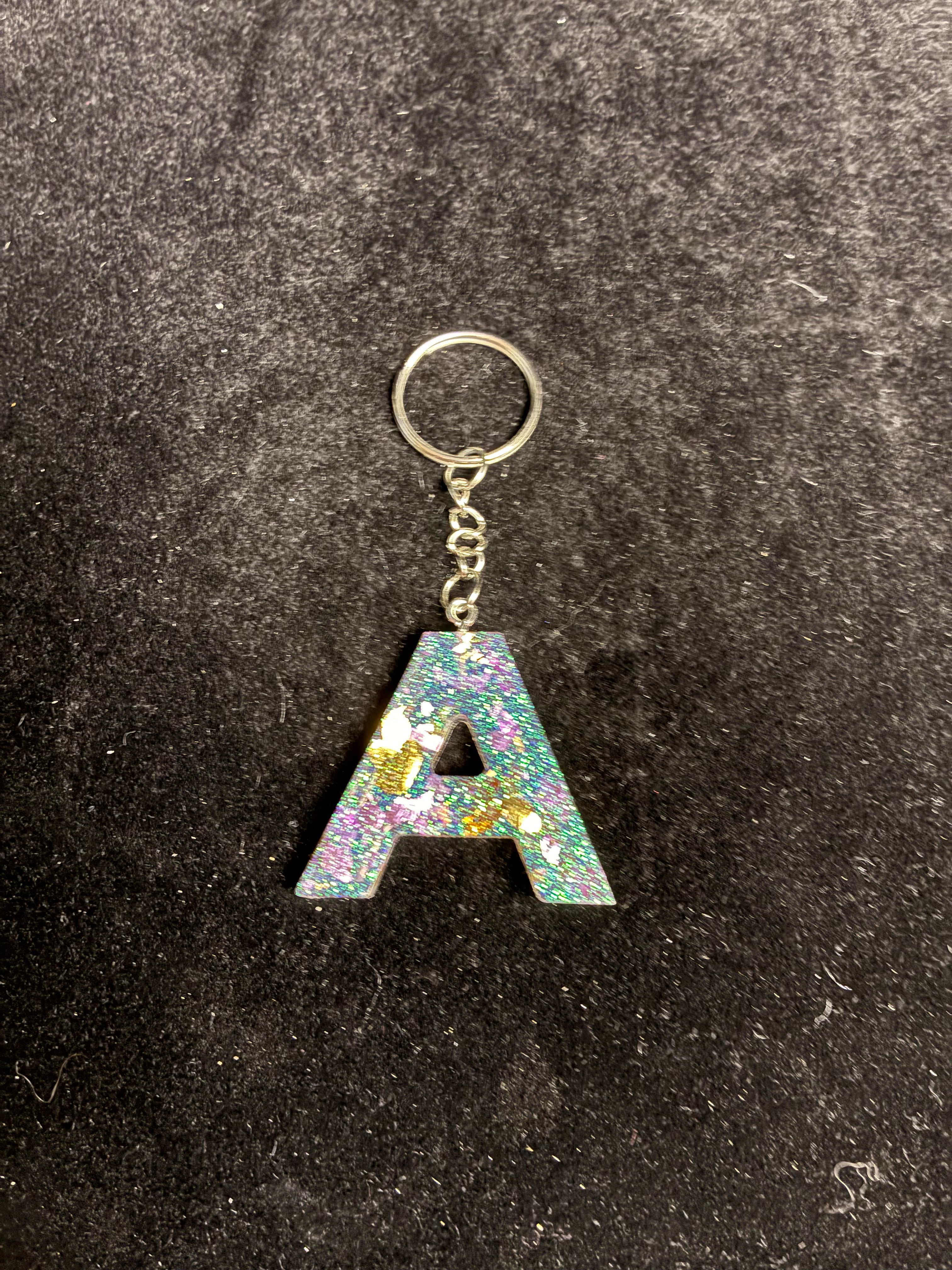Porte clé alphabétique paillette vert feuille d’or rose LES MERVEILLES DE SONIA