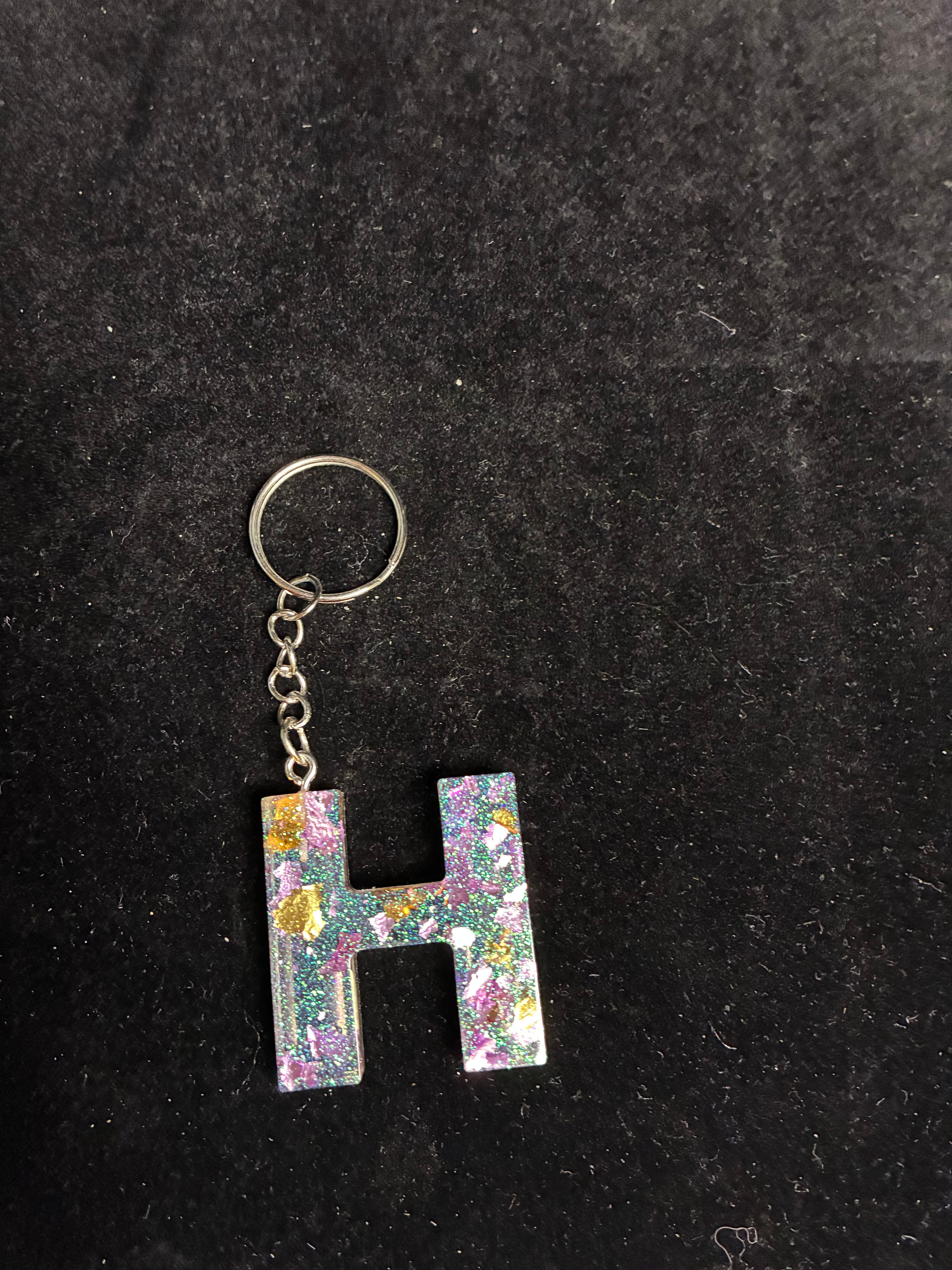 Porte clé alphabétique paillette vert feuille d’or rose LES MERVEILLES DE SONIA