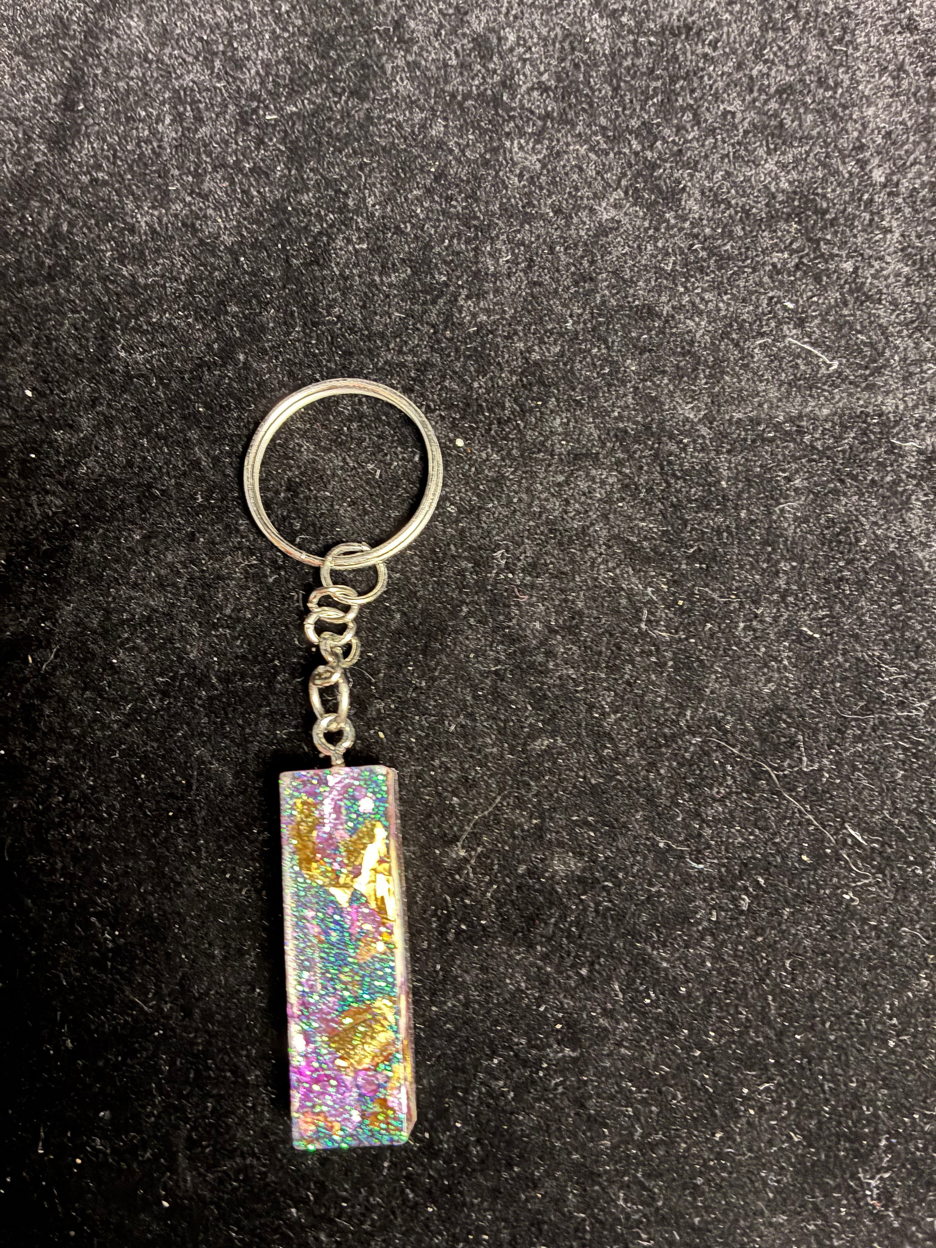 Porte clé alphabétique paillette vert feuille d’or rose LES MERVEILLES DE SONIA