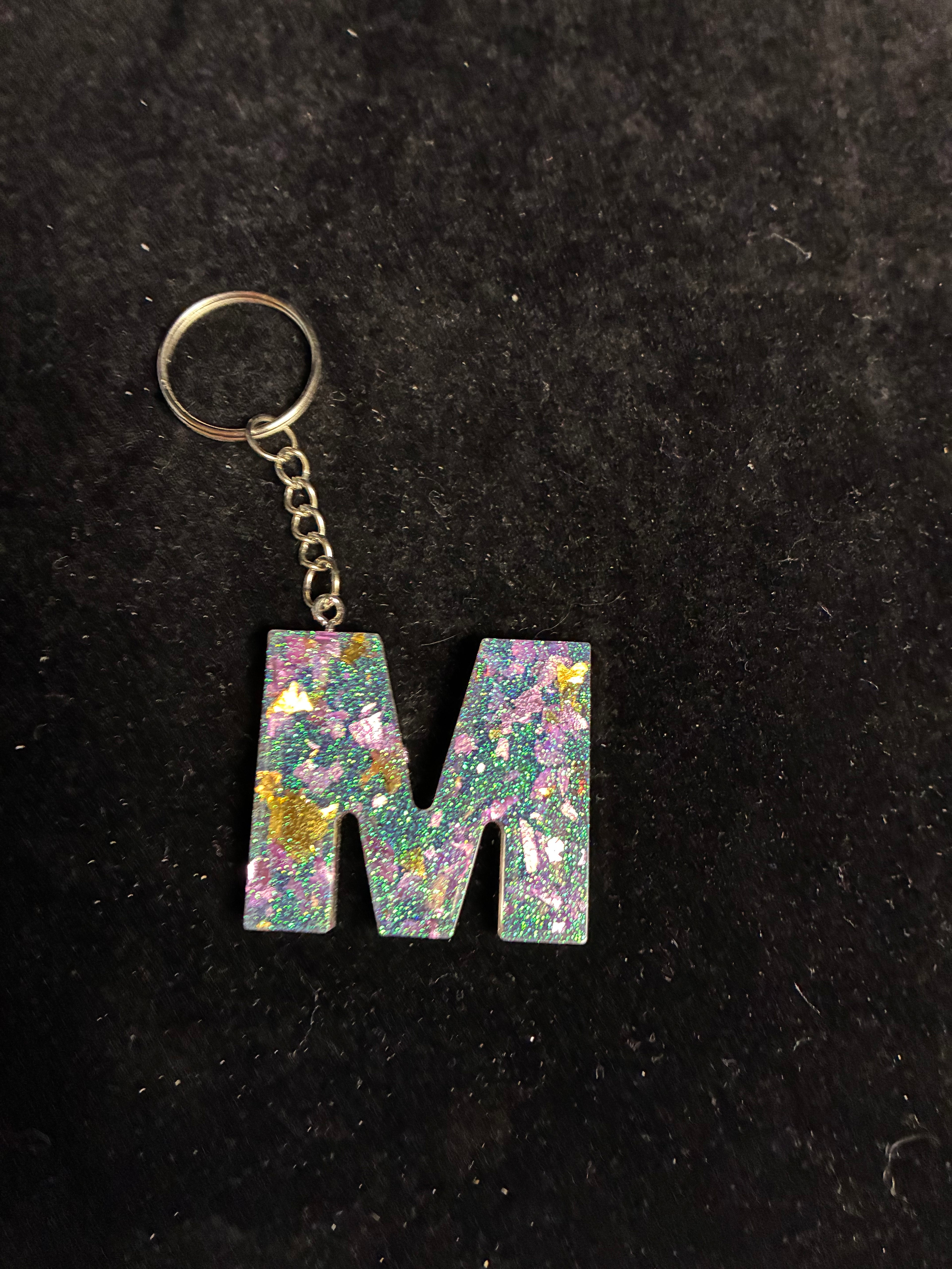 Porte clé alphabétique paillette vert feuille d’or rose LES MERVEILLES DE SONIA