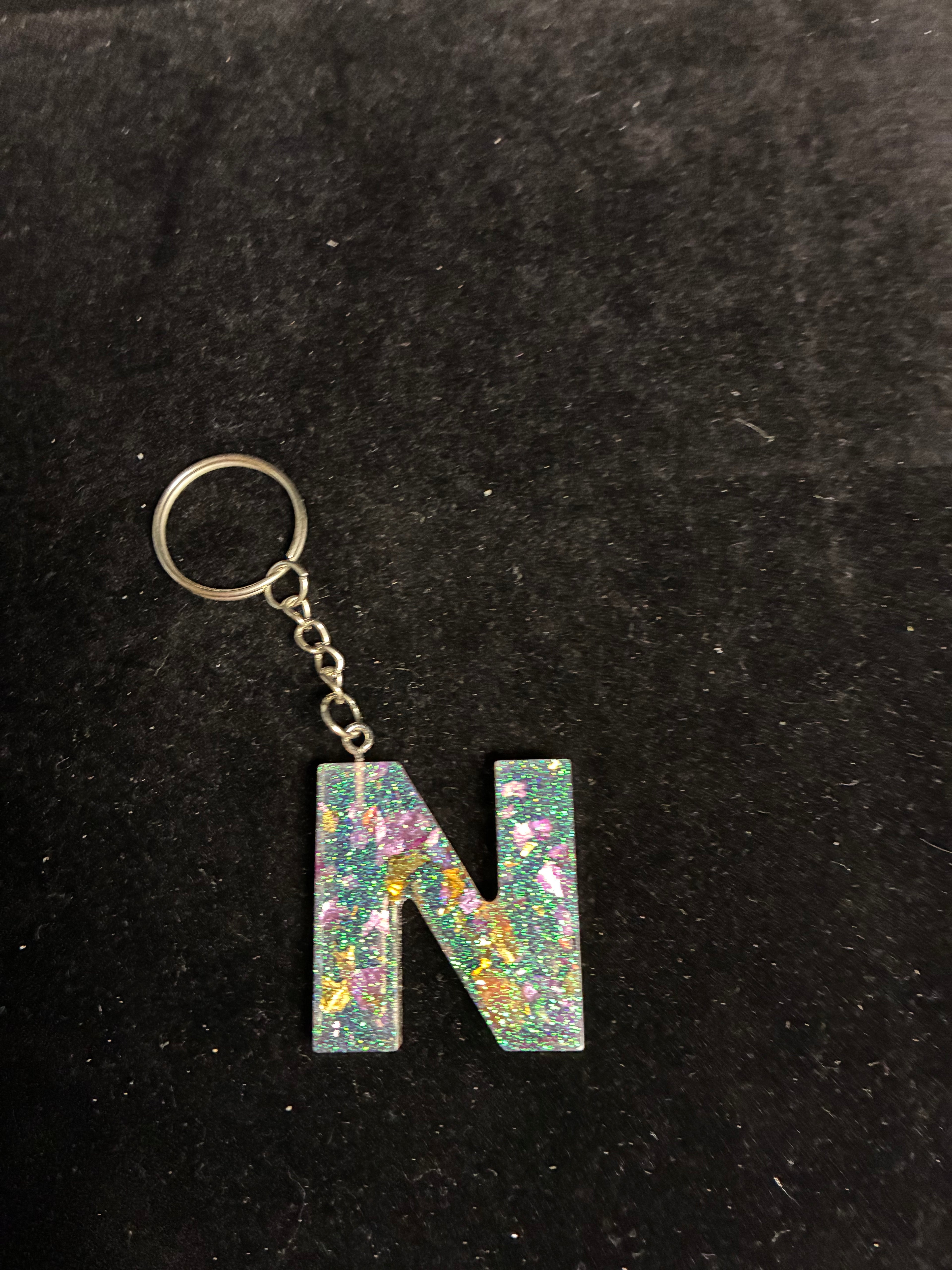Porte clé alphabétique paillette vert feuille d’or rose LES MERVEILLES DE SONIA