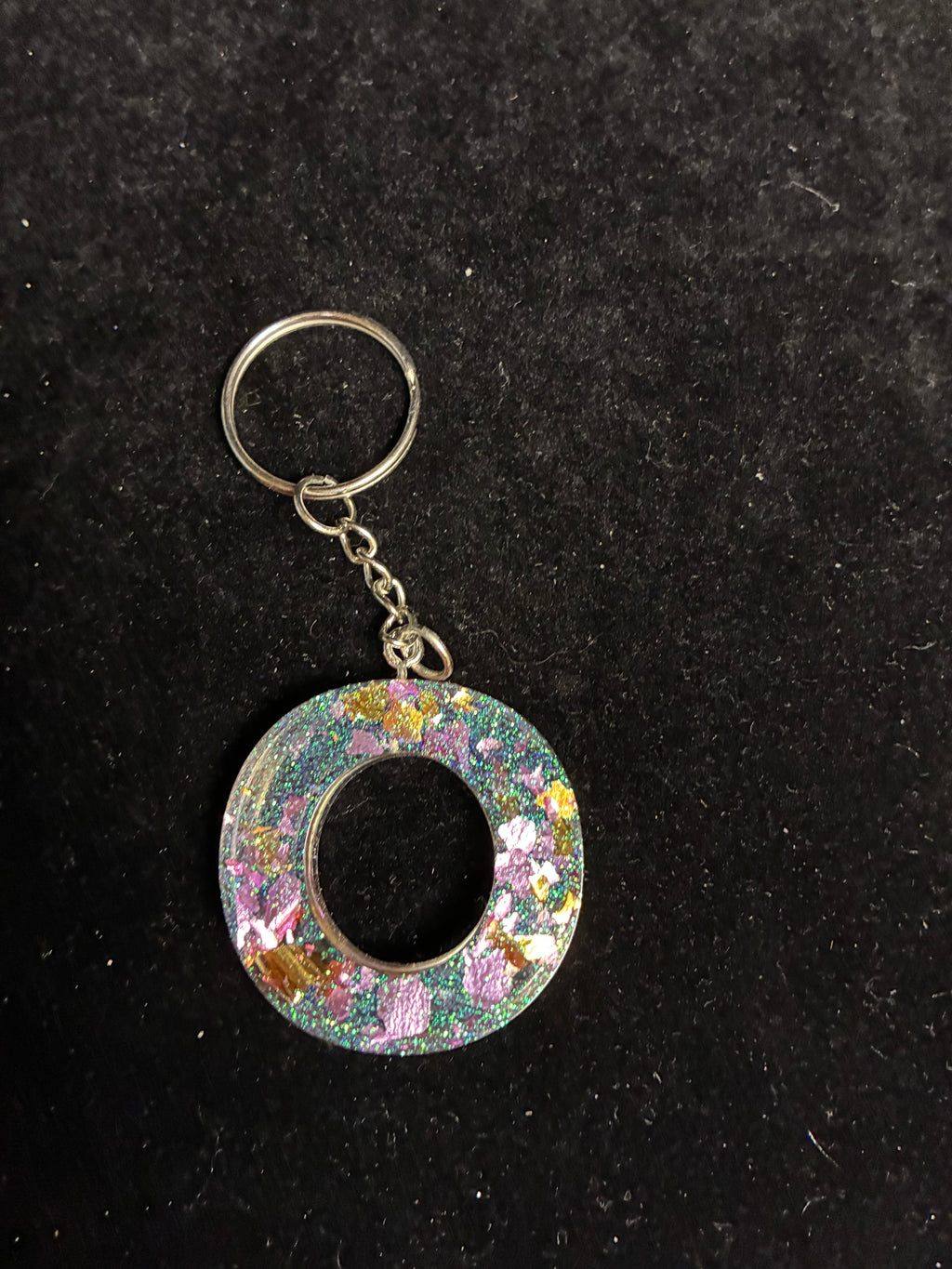 Porte clé alphabétique paillette vert feuille d’or rose LES MERVEILLES DE SONIA