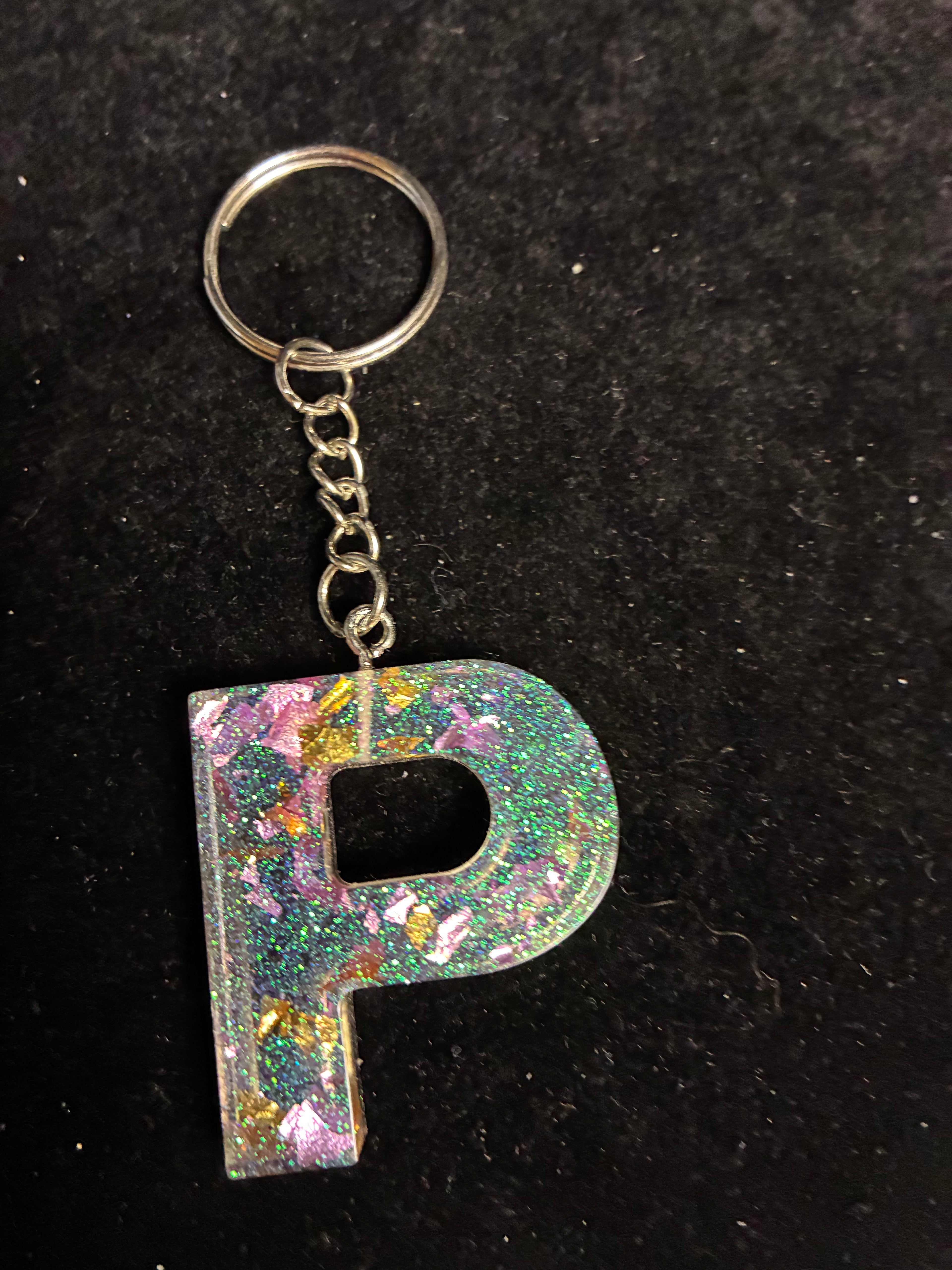 Porte clé alphabétique paillette vert feuille d’or rose LES MERVEILLES DE SONIA