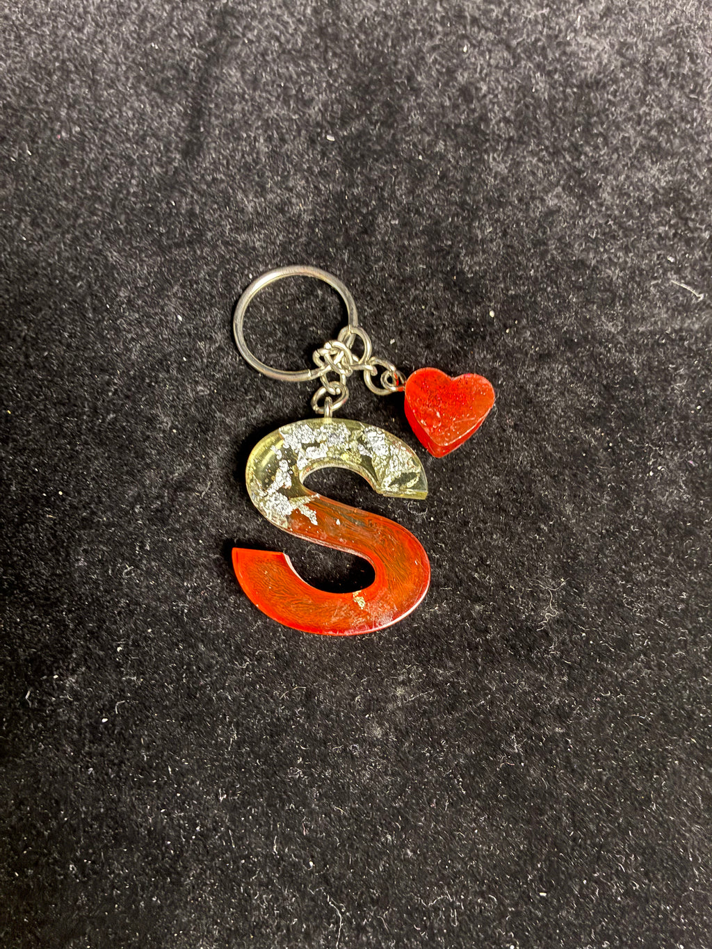 Porte clé alphabétique paillette vert feuille d’or rose LES MERVEILLES DE SONIA