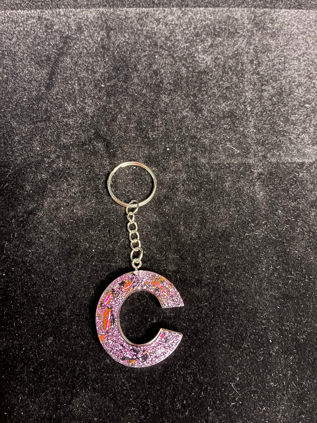 Porte clé alphabétique feuille d’or noir et rose LES MERVEILLES DE SONIA