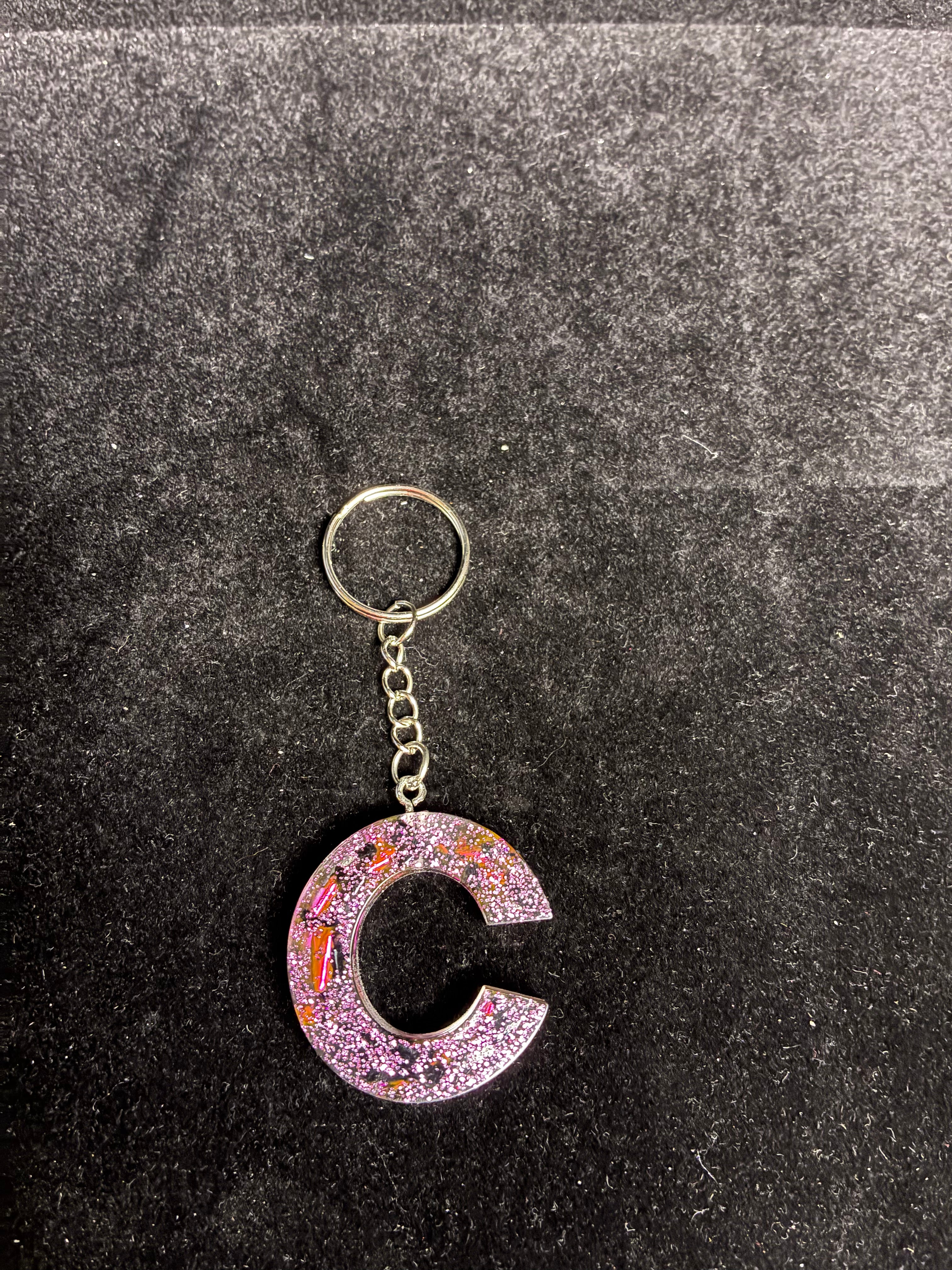 Porte clé alphabétique feuille d’or noir et rose LES MERVEILLES DE SONIA