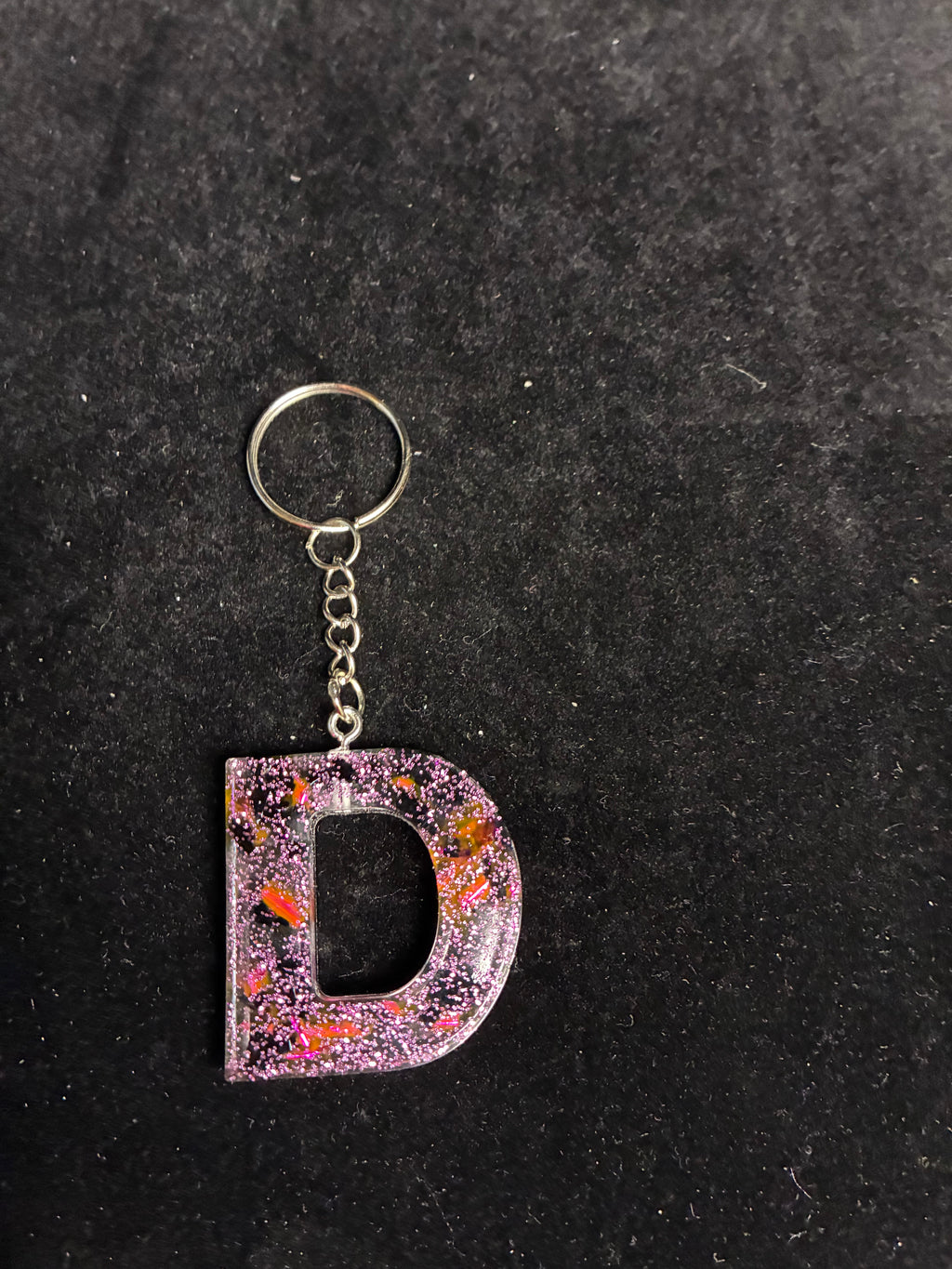 Porte clé alphabétique feuille d’or noir et rose LES MERVEILLES DE SONIA