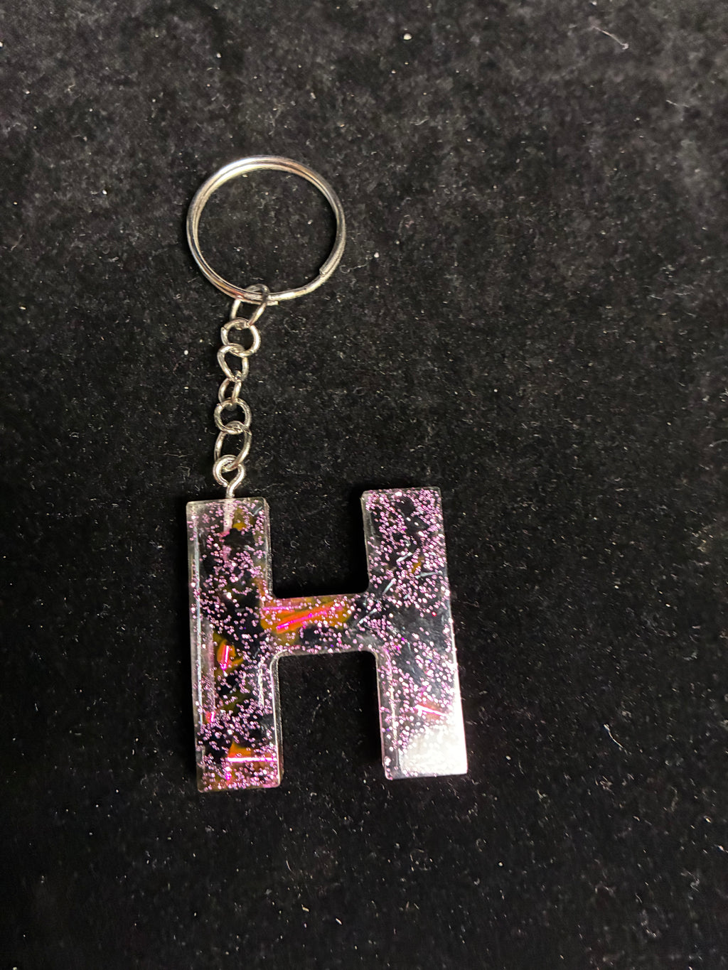 Porte clé alphabétique feuille d’or noir et rose LES MERVEILLES DE SONIA