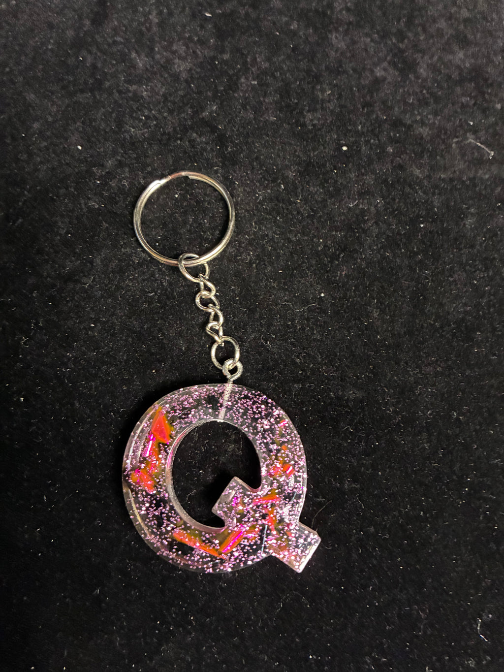 Porte clé alphabétique feuille d’or noir et rose LES MERVEILLES DE SONIA