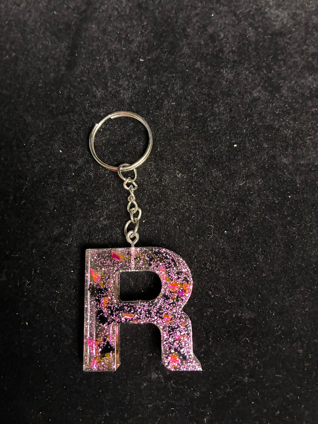 Porte clé alphabétique feuille d’or noir et rose LES MERVEILLES DE SONIA
