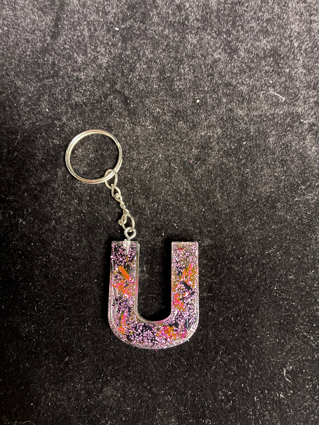 Porte clé alphabétique feuille d’or noir et rose LES MERVEILLES DE SONIA
