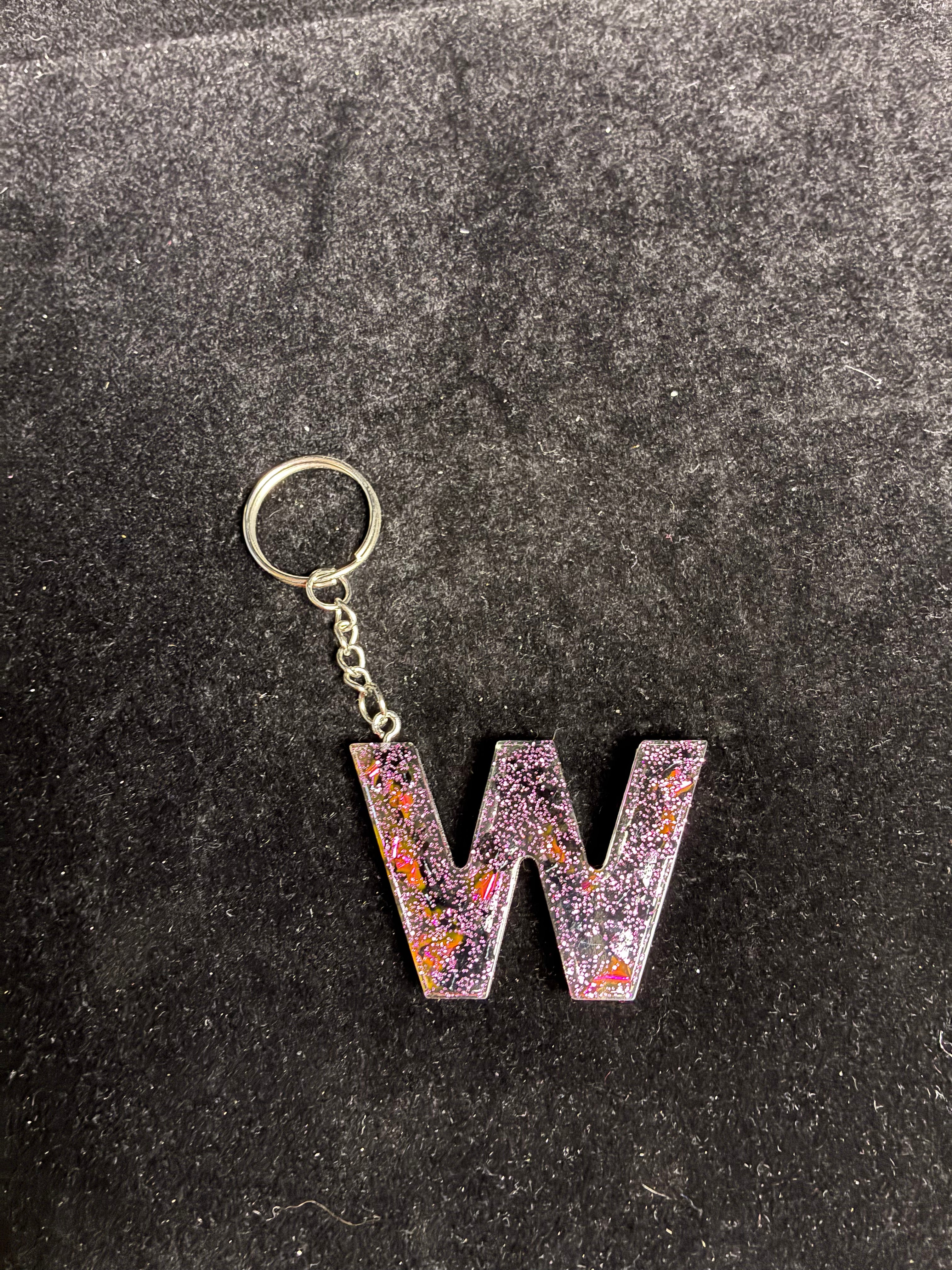 Porte clé alphabétique feuille d’or noir et rose LES MERVEILLES DE SONIA