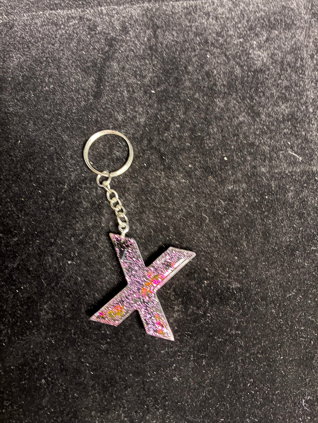 Porte clé alphabétique feuille d’or noir et rose LES MERVEILLES DE SONIA