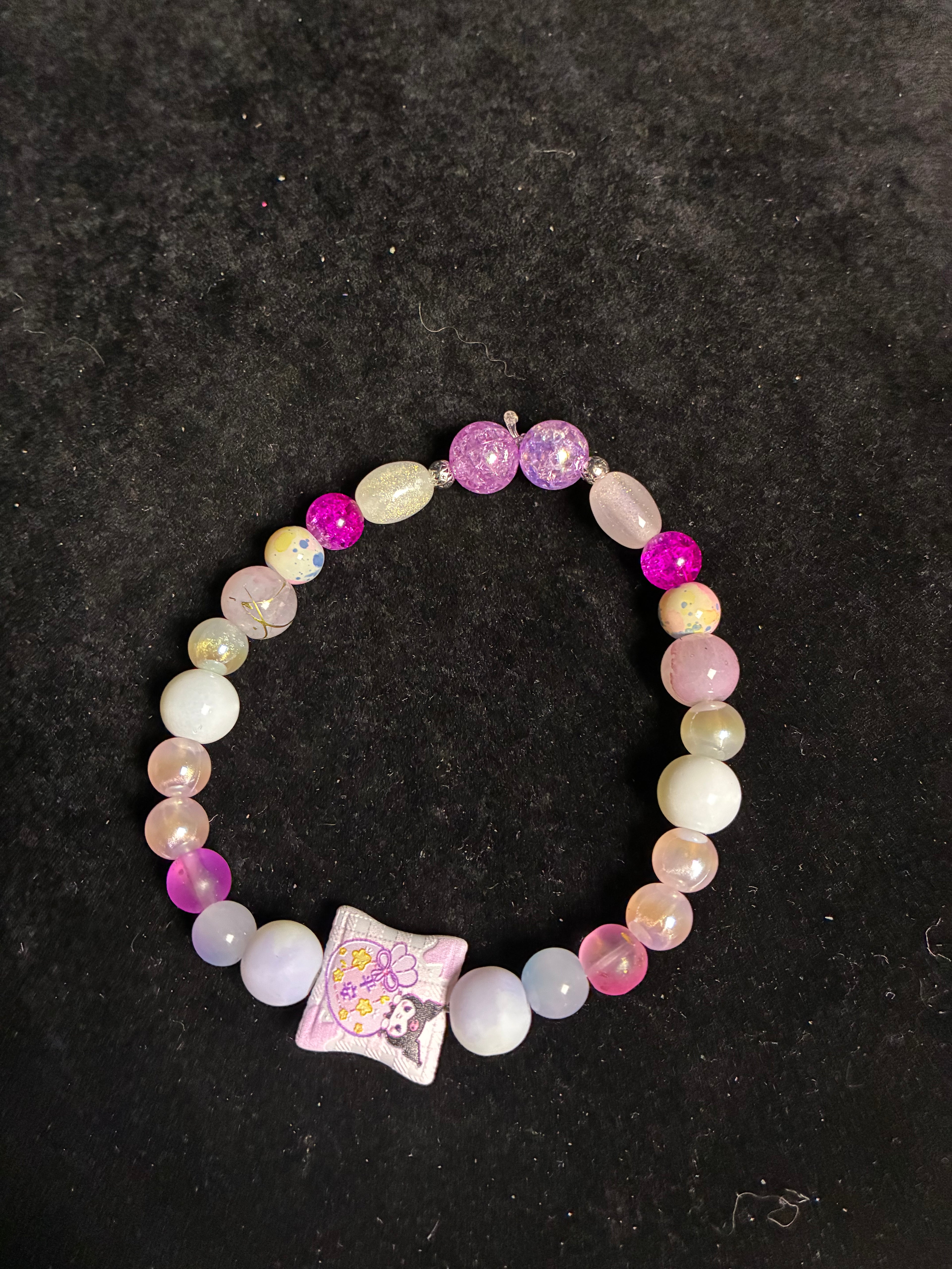 Bracelet Kuromi perle de verre ou de résine LES MERVEILLES DE SONIA