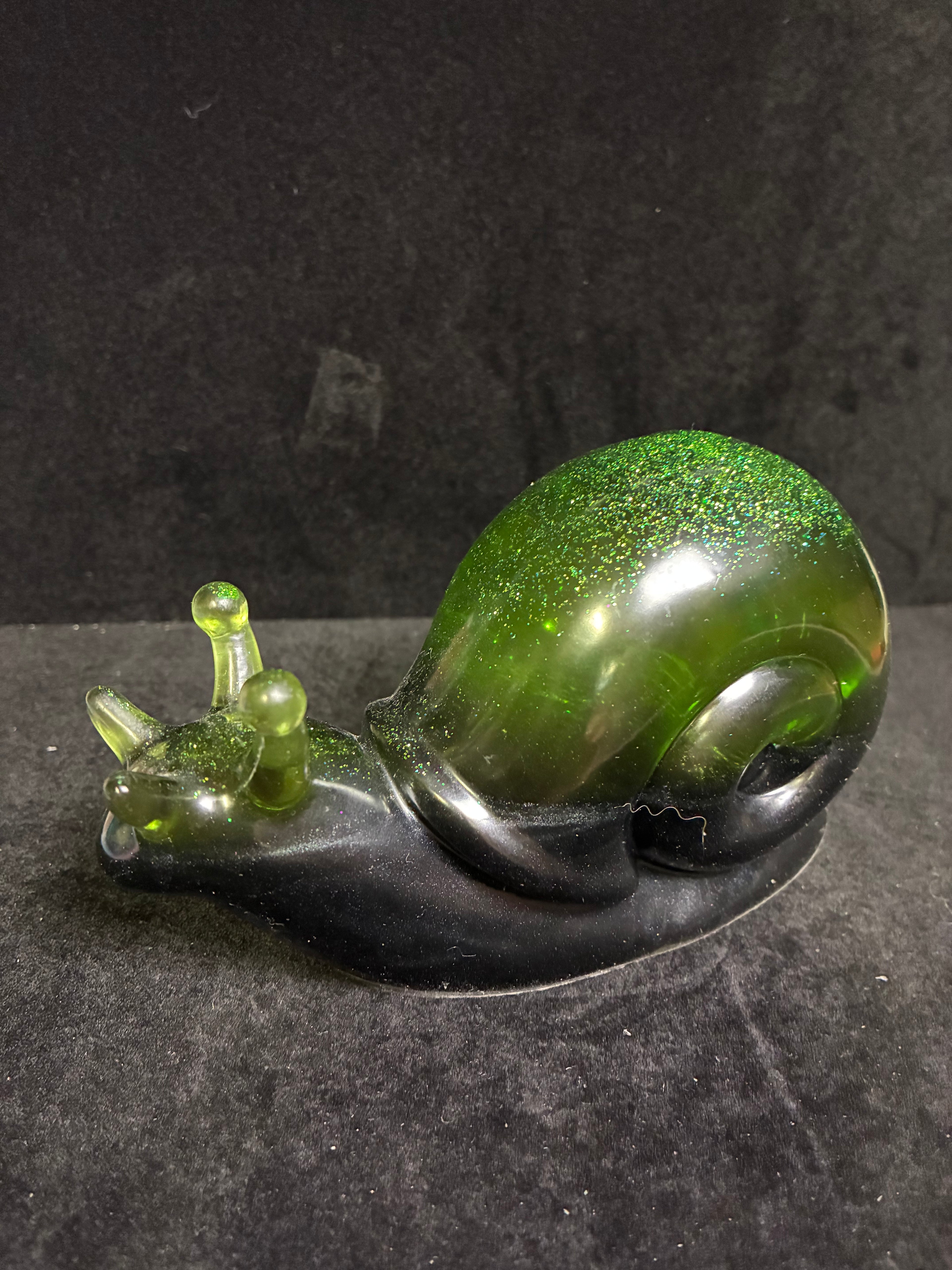 Escargot gros résine paillette vert et noir LES MERVEILLES DE SONIA
