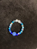 Bracelet boule bleu perle de verre ou résine LES MERVEILLES DE SONIA