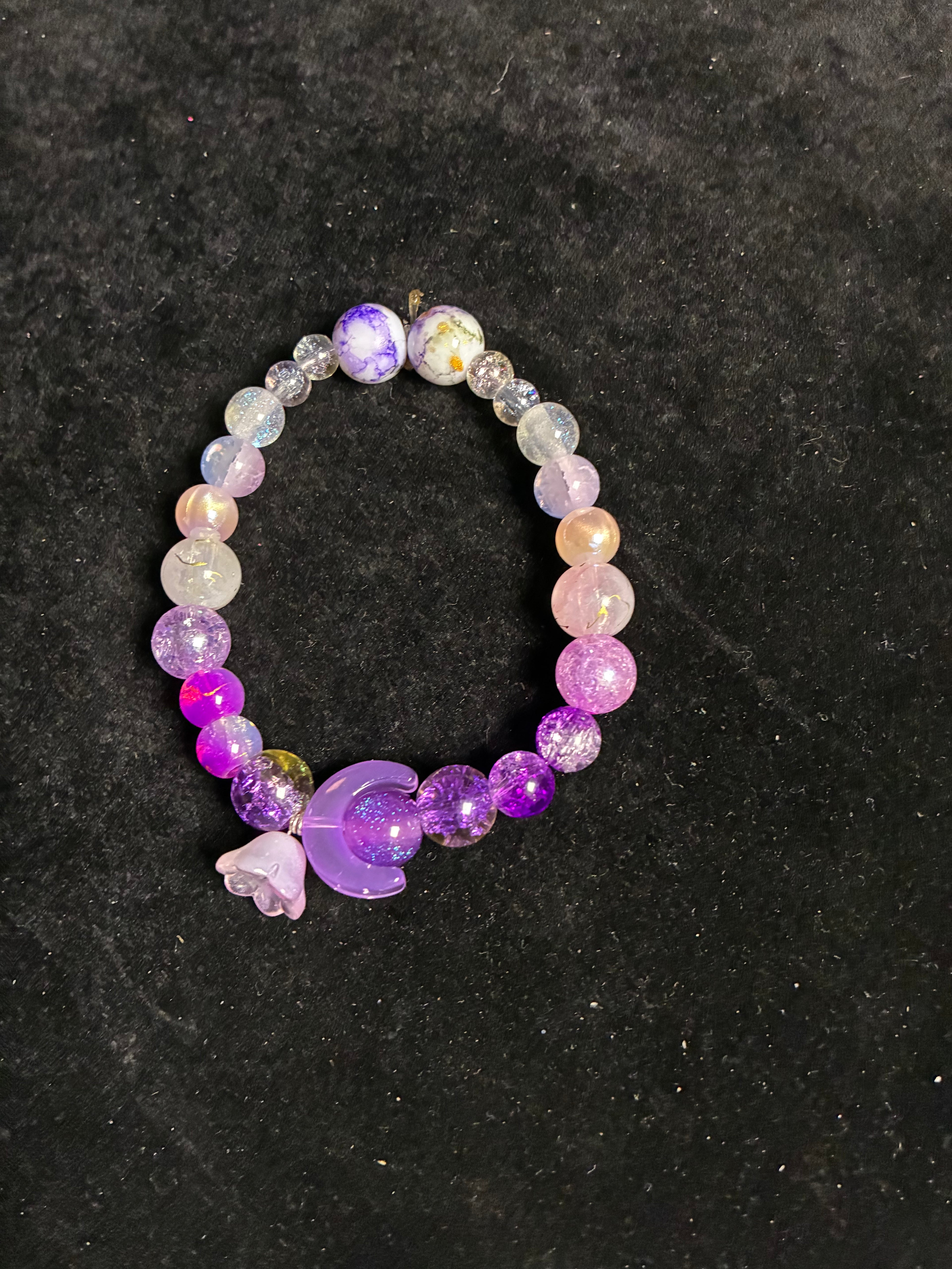Bracelet fleur lune perle de verre ou résine LES MERVEILLES DE SONIA