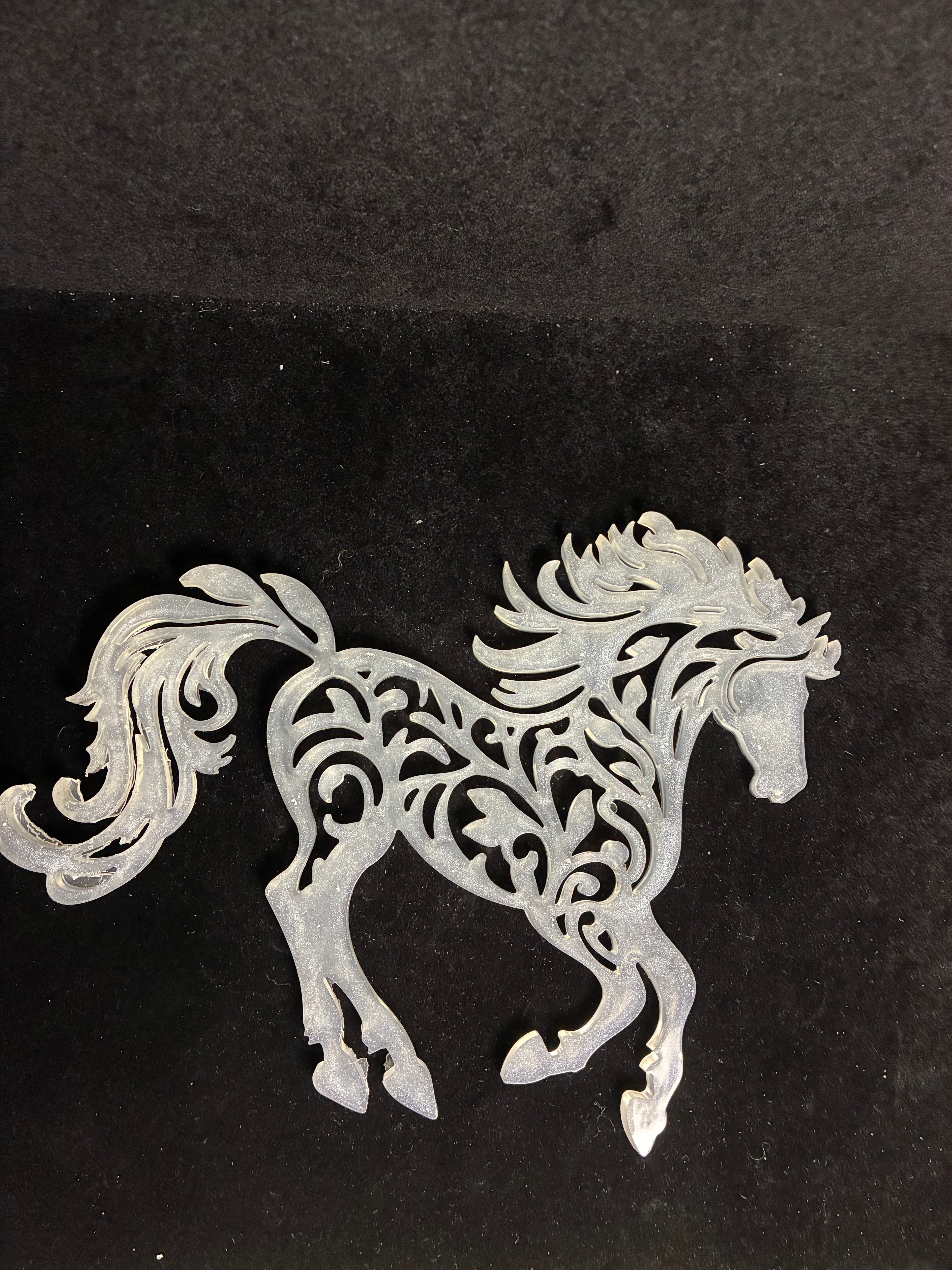 Cheval ajouré blanc LES MERVEILLES DE SONIA
