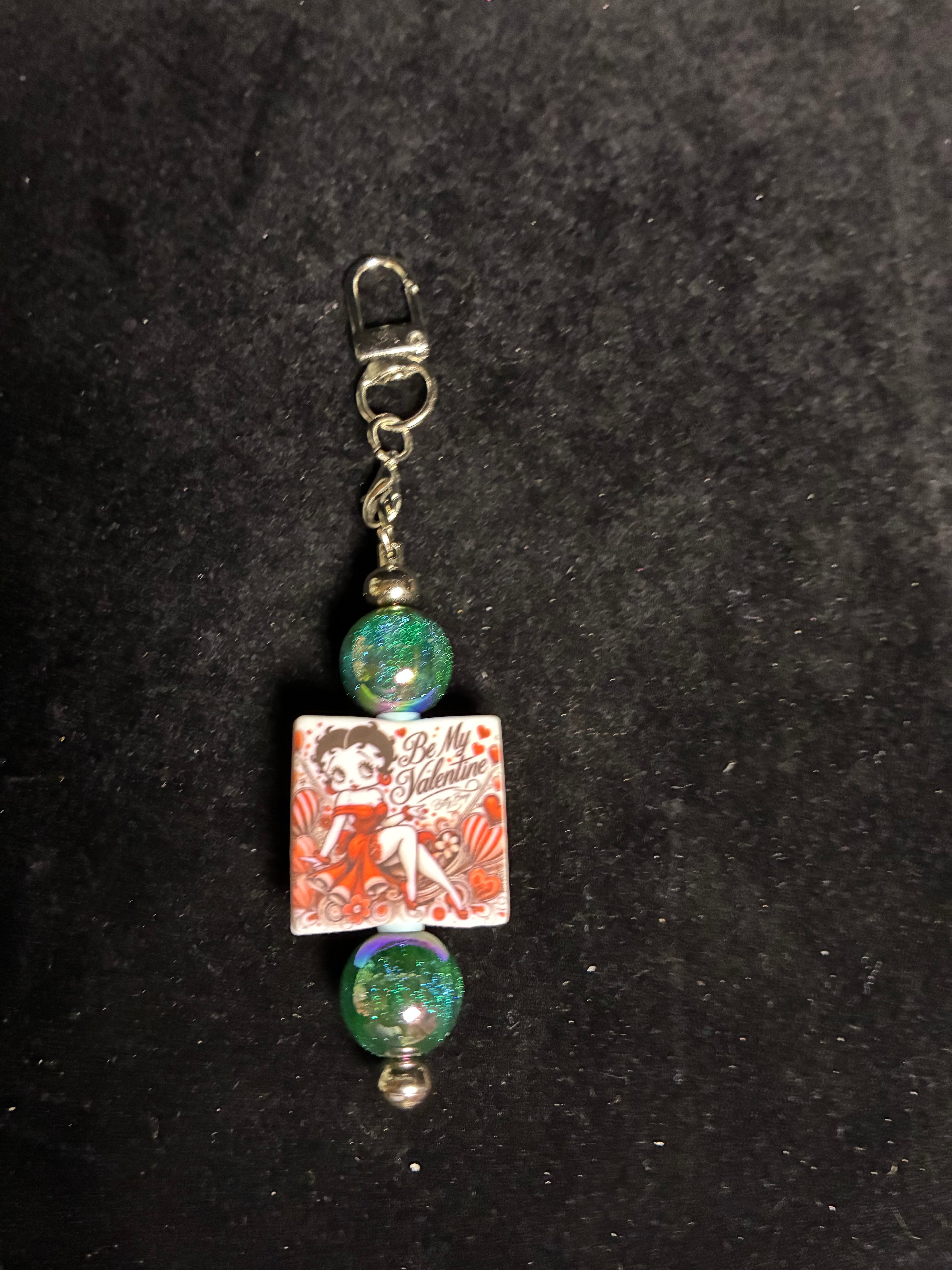 Porte clé Betty perle de résine LES MERVEILLES DE SONIA